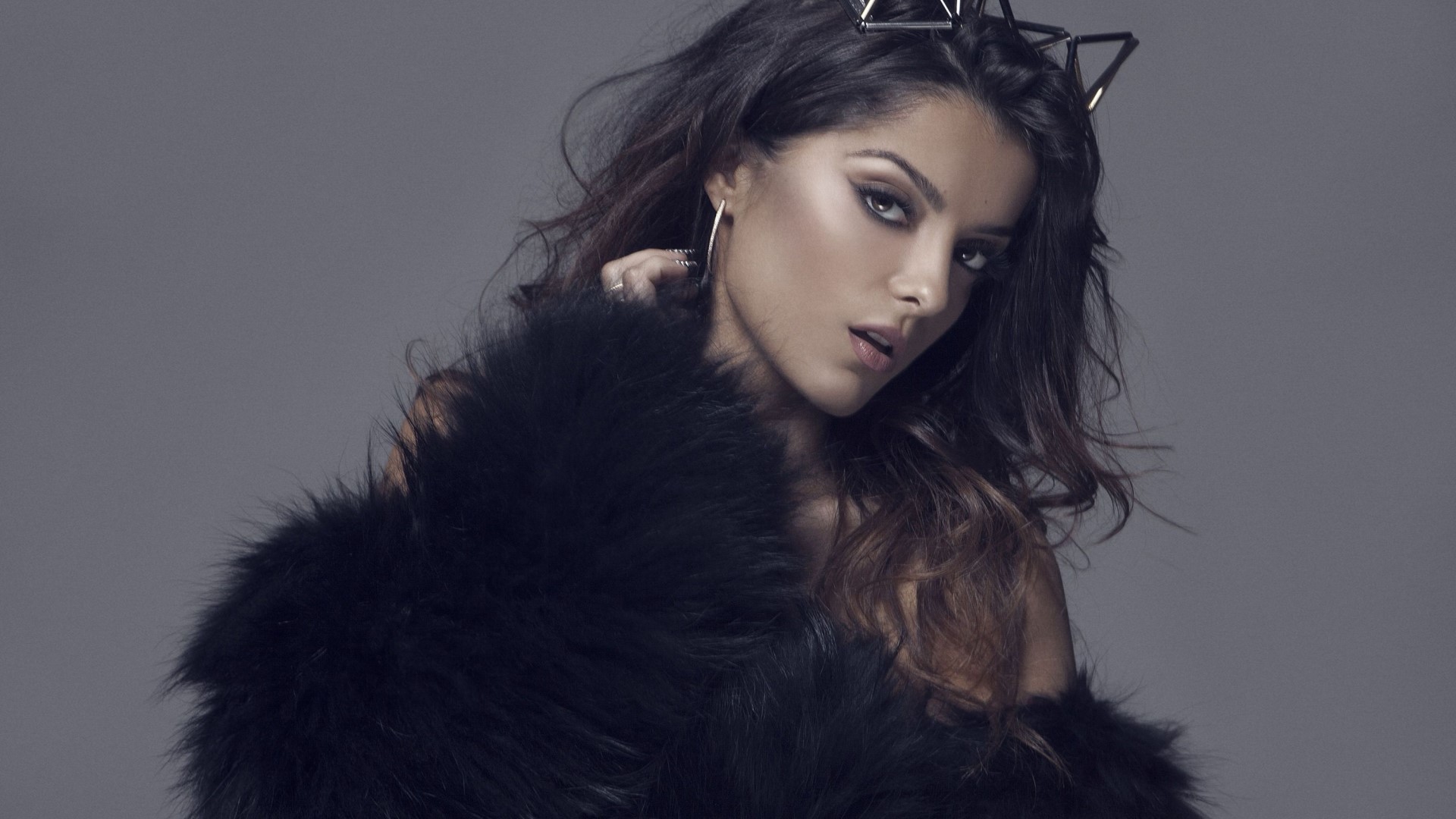 Bebe Rexha wearing a black fur coat and a crown HD Wallpaper