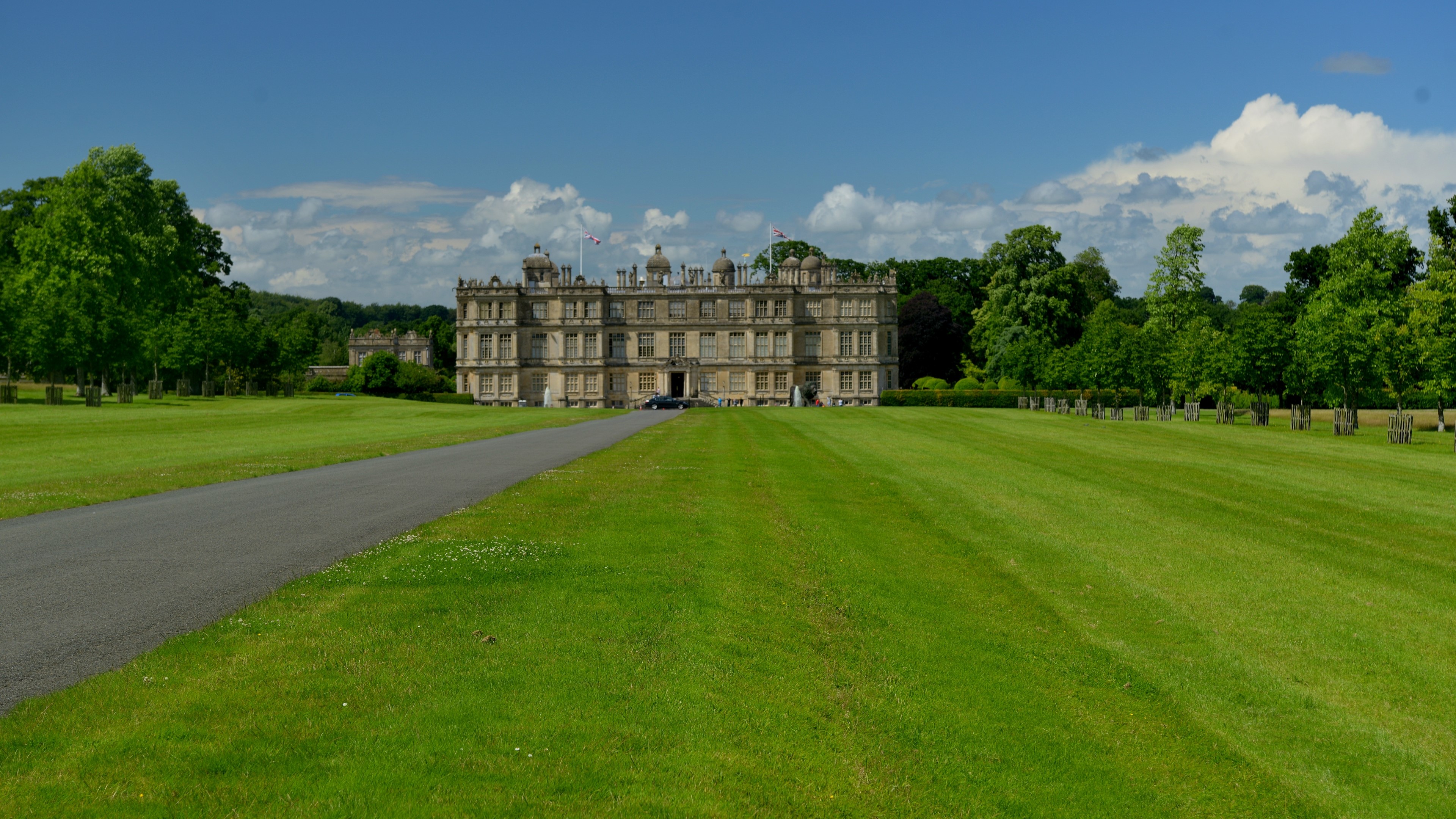 4K Architecture of a Grand Estate HD Wallpaper