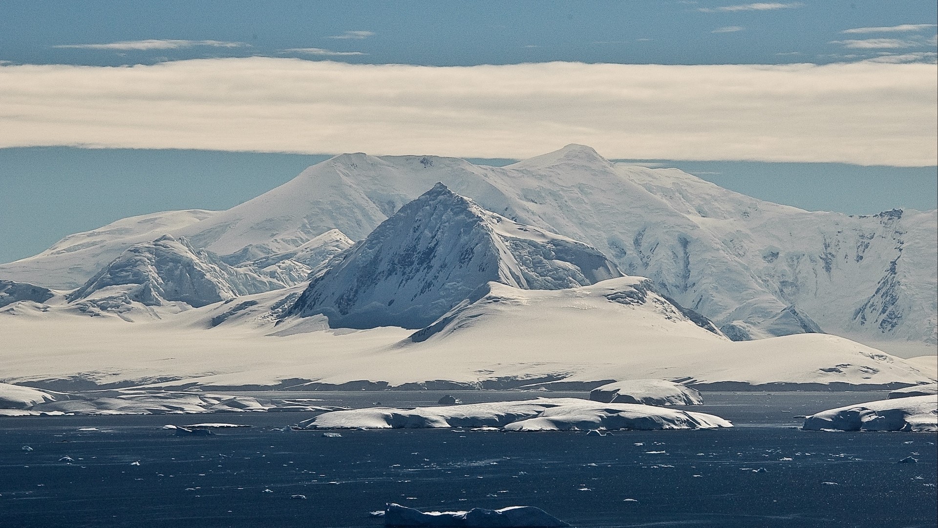Snow-covered mountains and sea in Antarctica HD Wallpaper