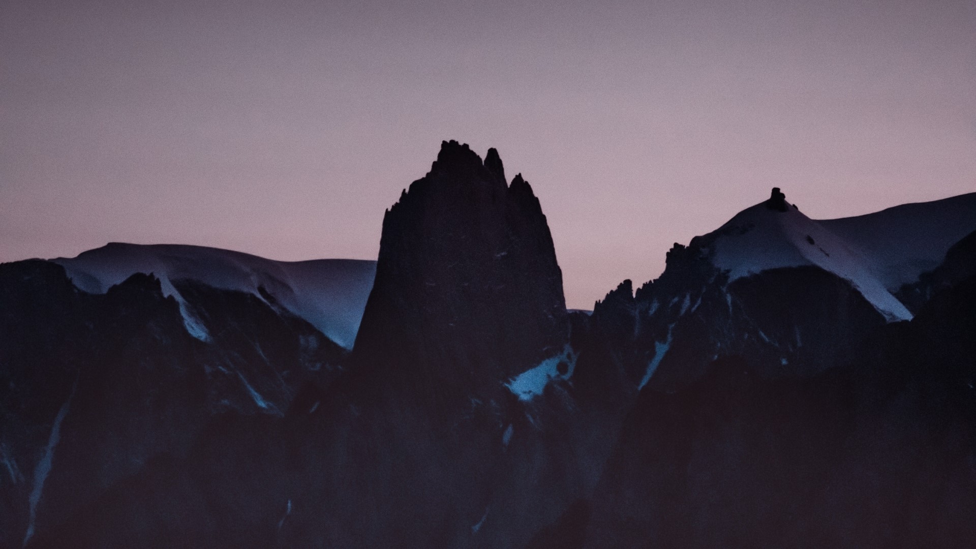 Dark mountain peaks against a twilight sky HD Wallpaper