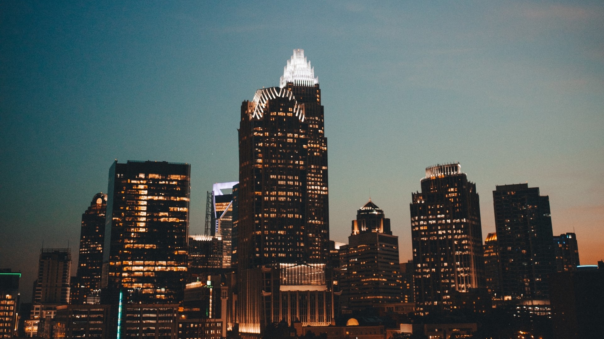 Charlotte, North Carolina Skyline at Dusk HD Wallpaper