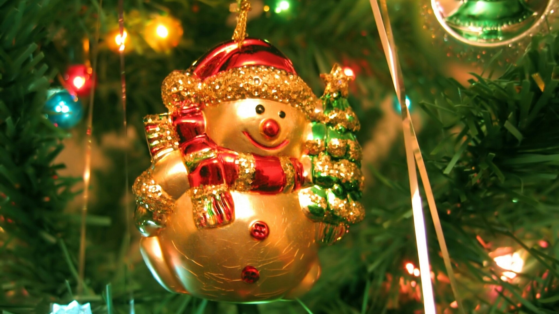 Christmas Tree Ornament: Snowman with Tree HD Wallpaper