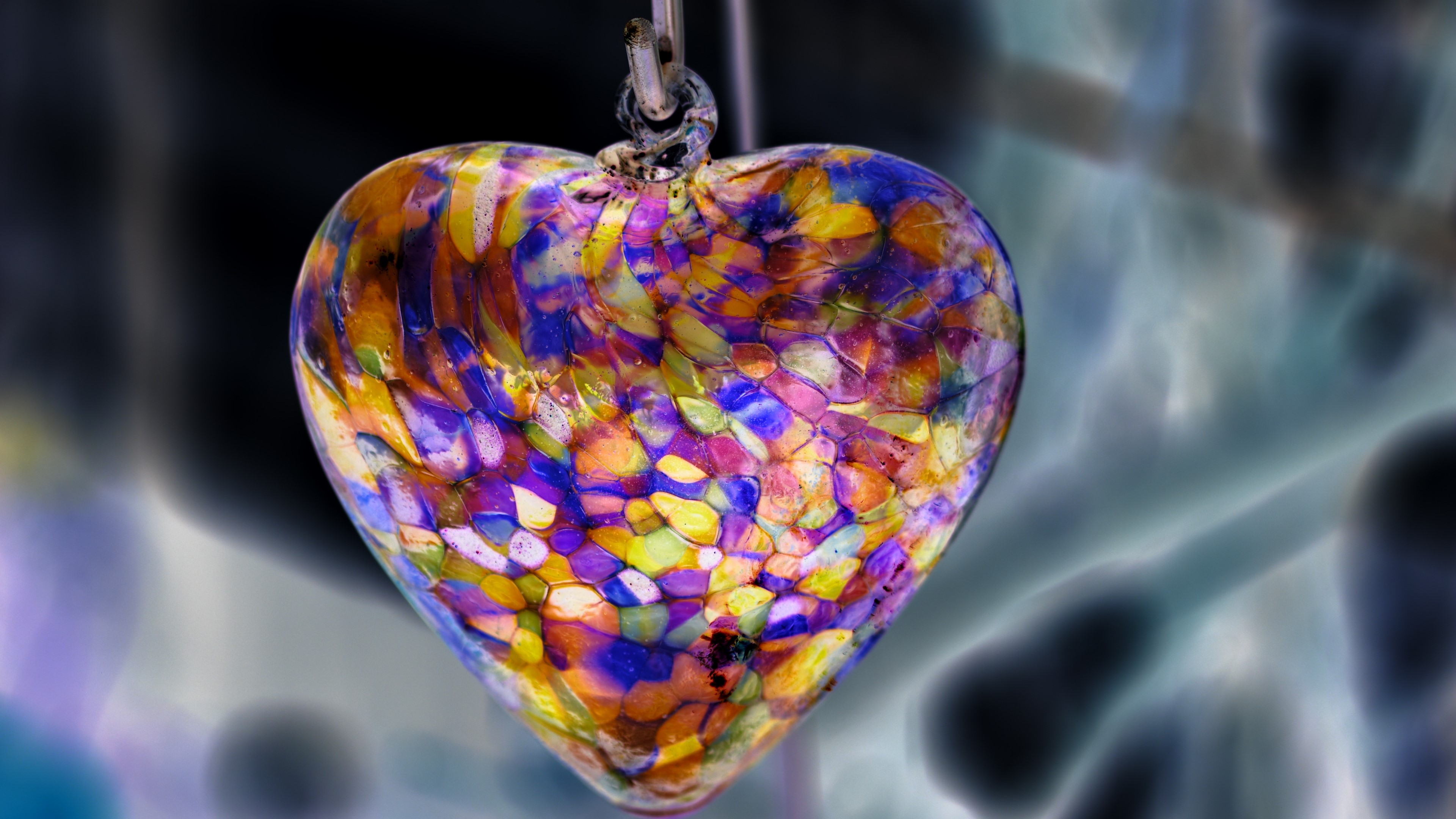 4K colorful glass heart pendant HD Wallpaper