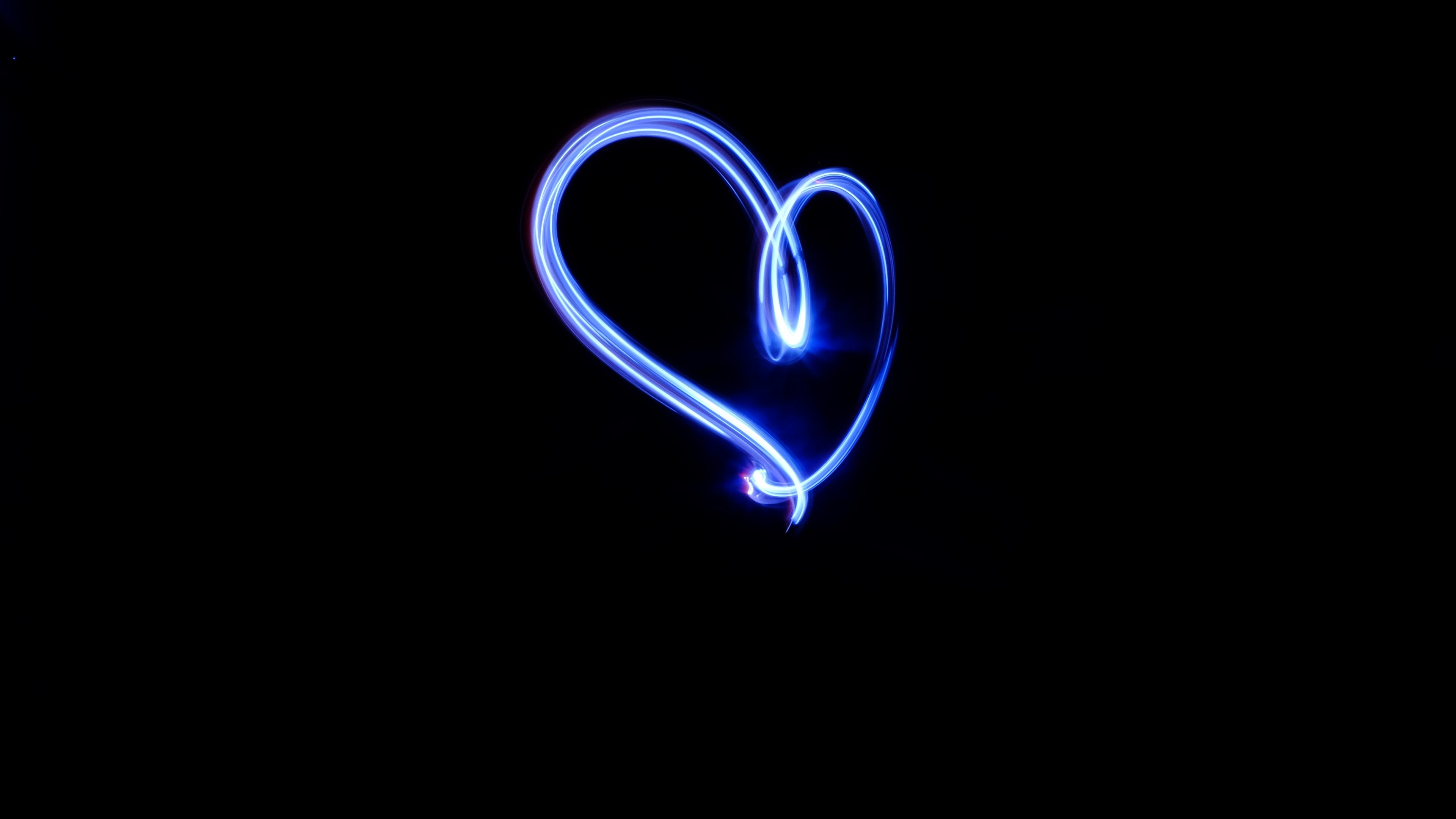 4K blue light heart HD Wallpaper