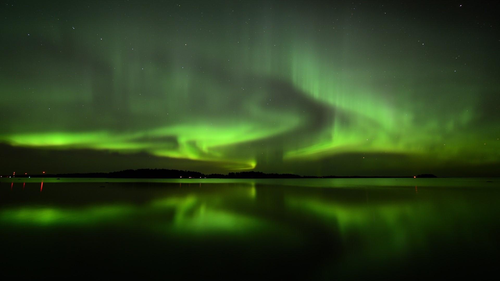 Northern Lights over water HD Wallpaper