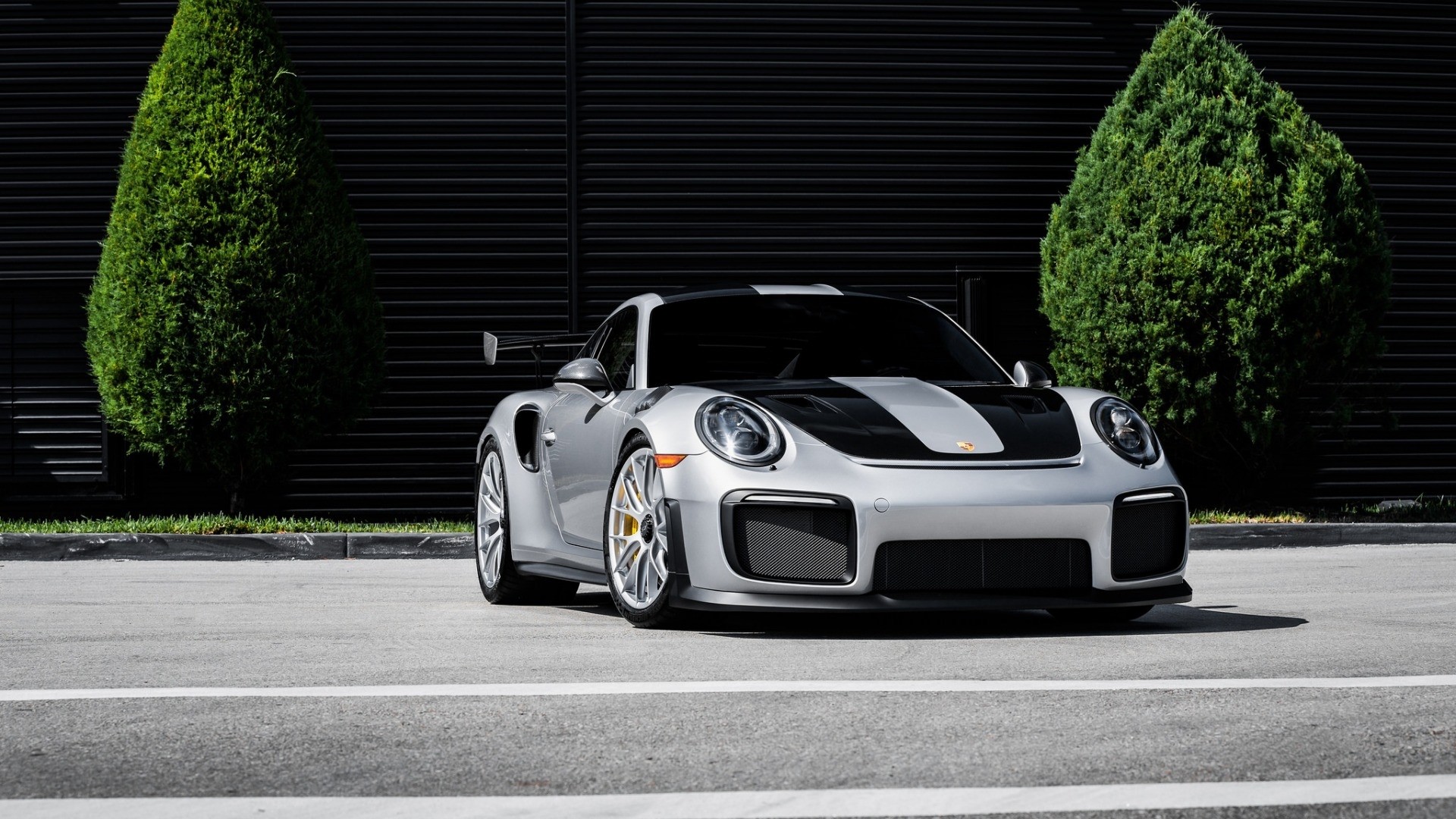 Silver Porsche 911 GT2 RS HD Wallpaper
