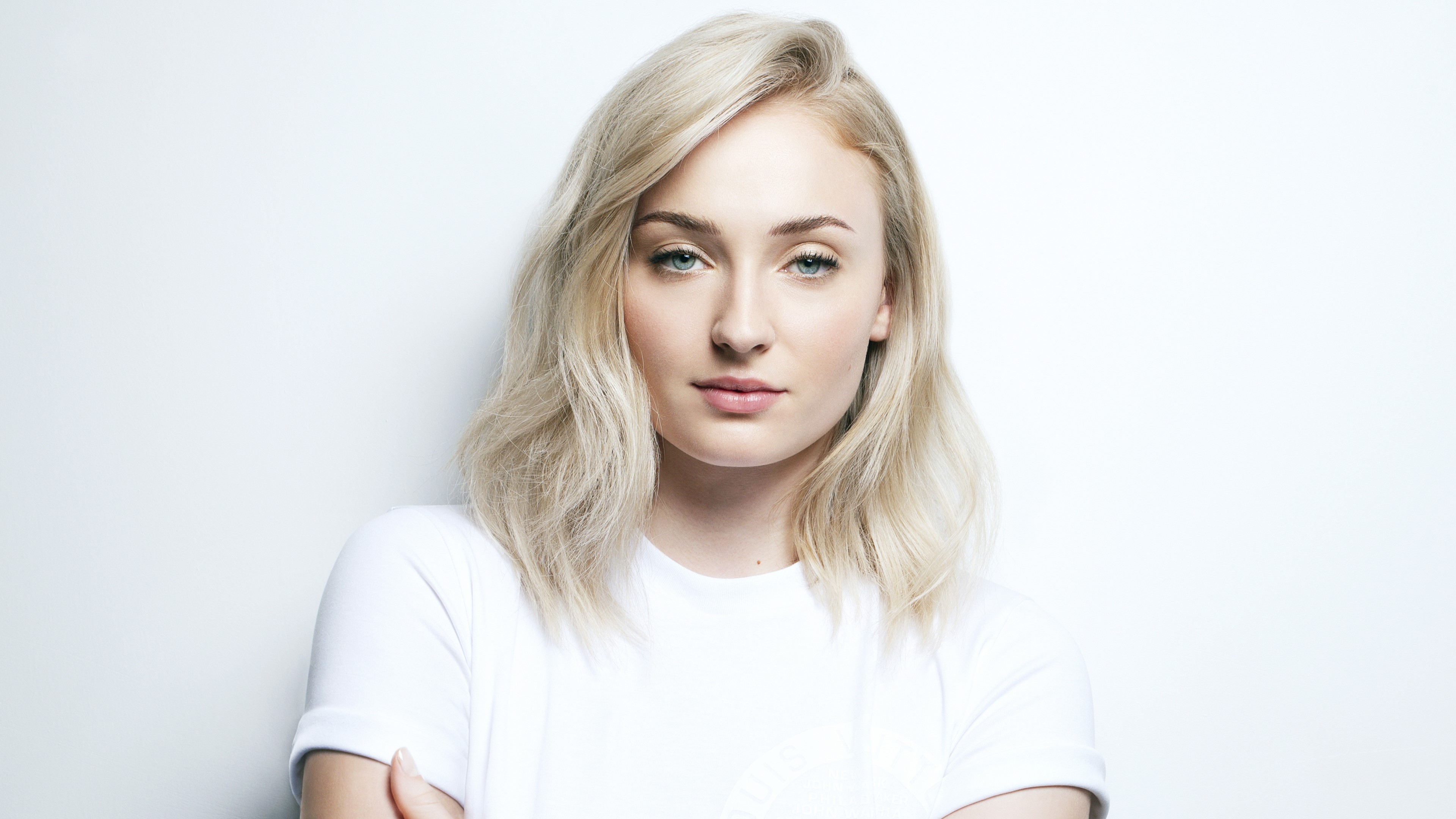 Sophie Turner HD Wallpaper
