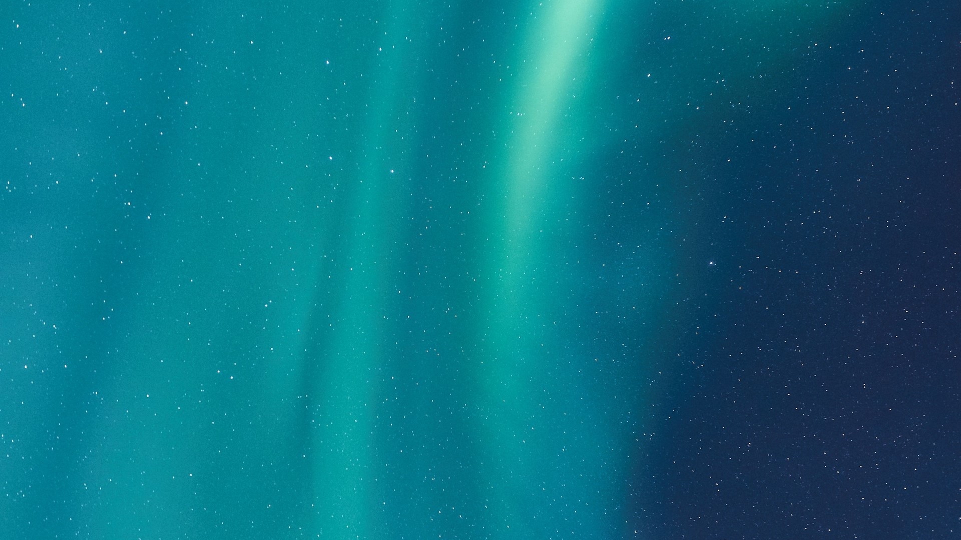 Northern Lights in a Starry Sky HD Wallpaper