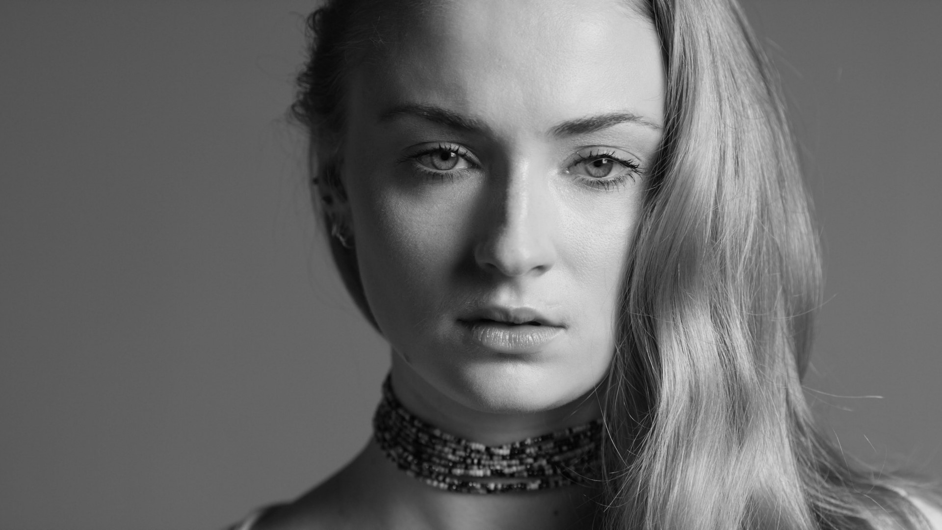 Sophie Turner HD Wallpaper