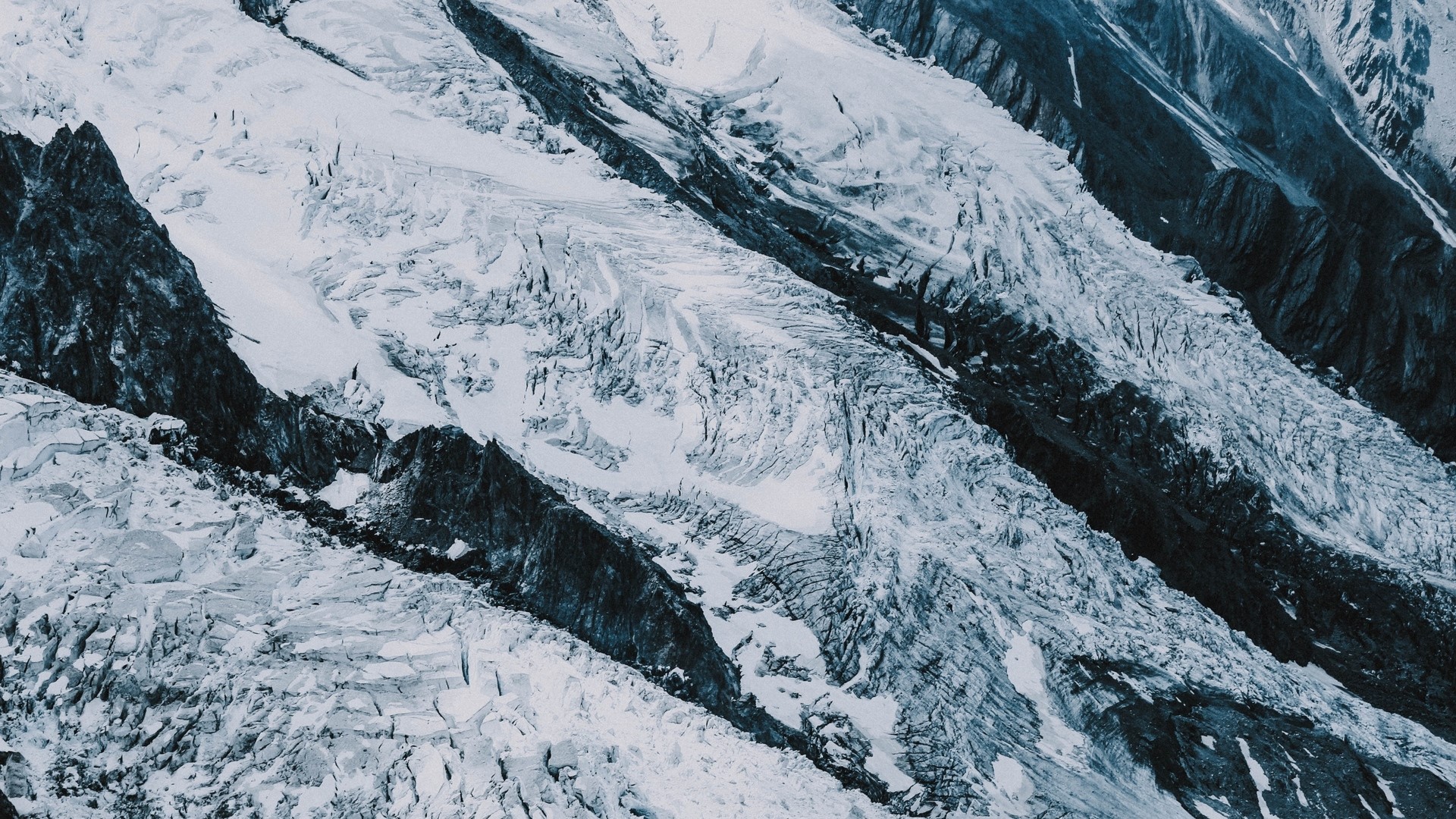 Glacier on a steep mountain slope HD Wallpaper