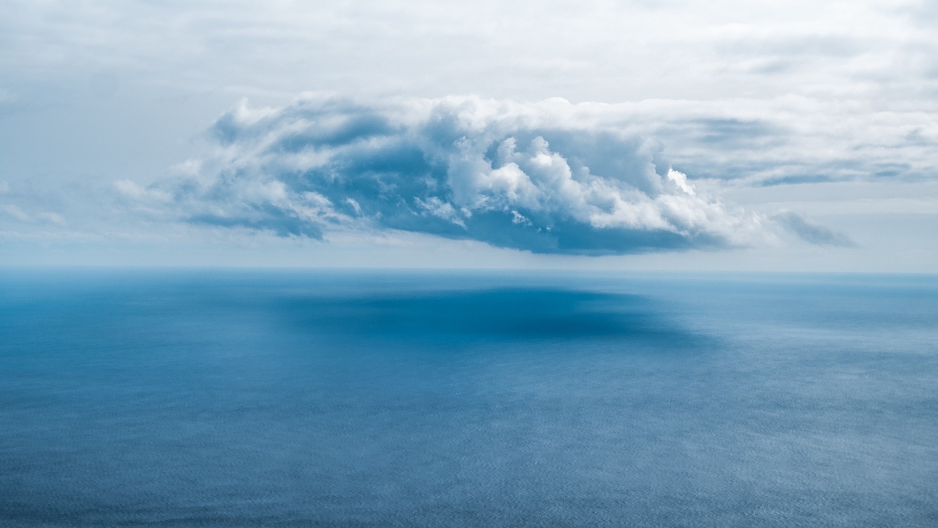 Ocean and clouds with shadow HD Wallpaper