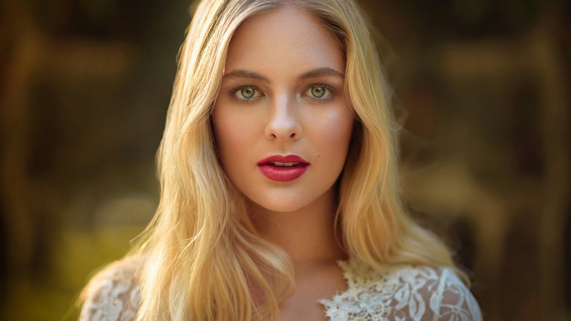 Young woman with blonde hair and red lipstick HD Wallpaper