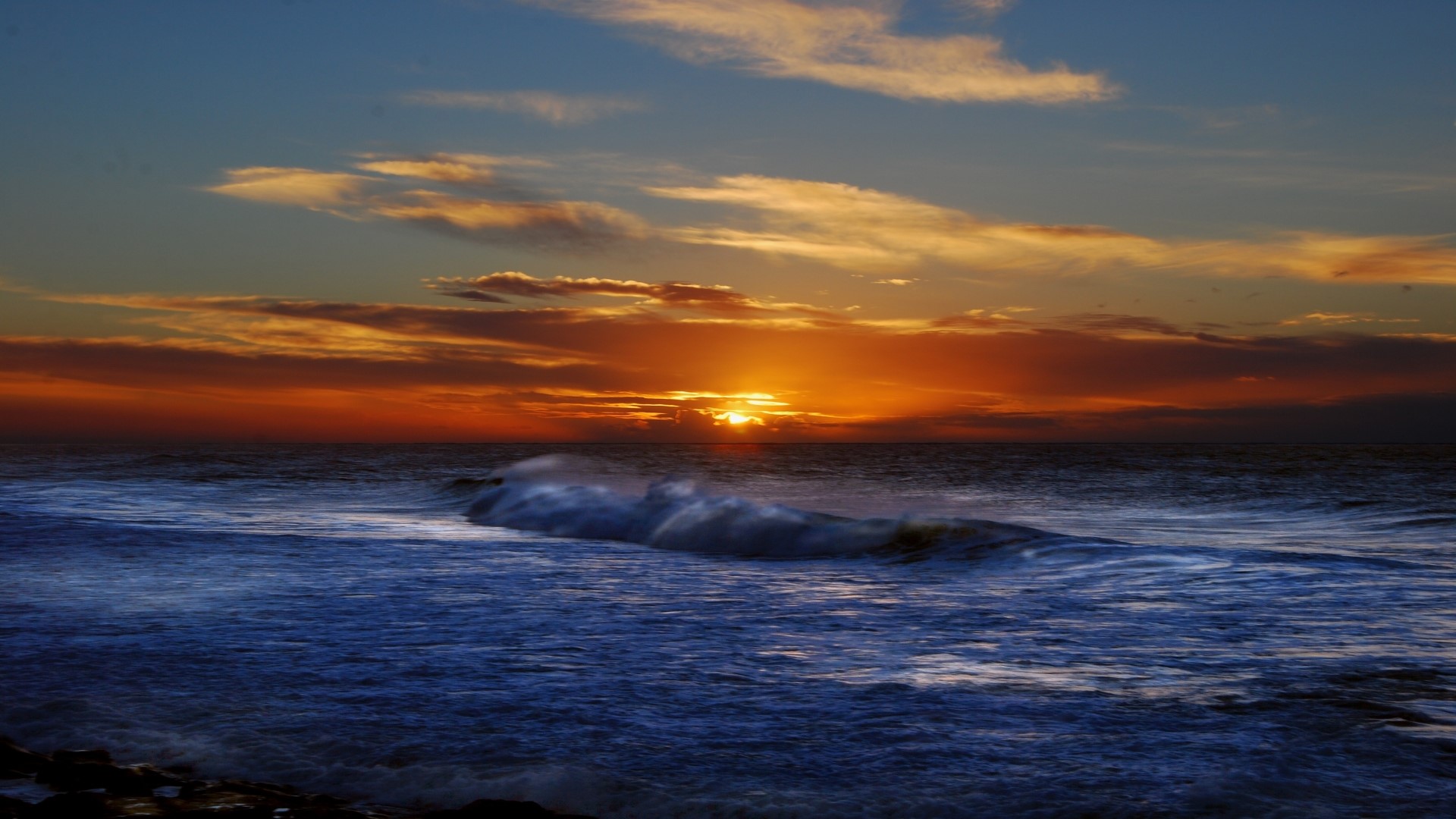 Sunset over the ocean with waves HD Wallpaper