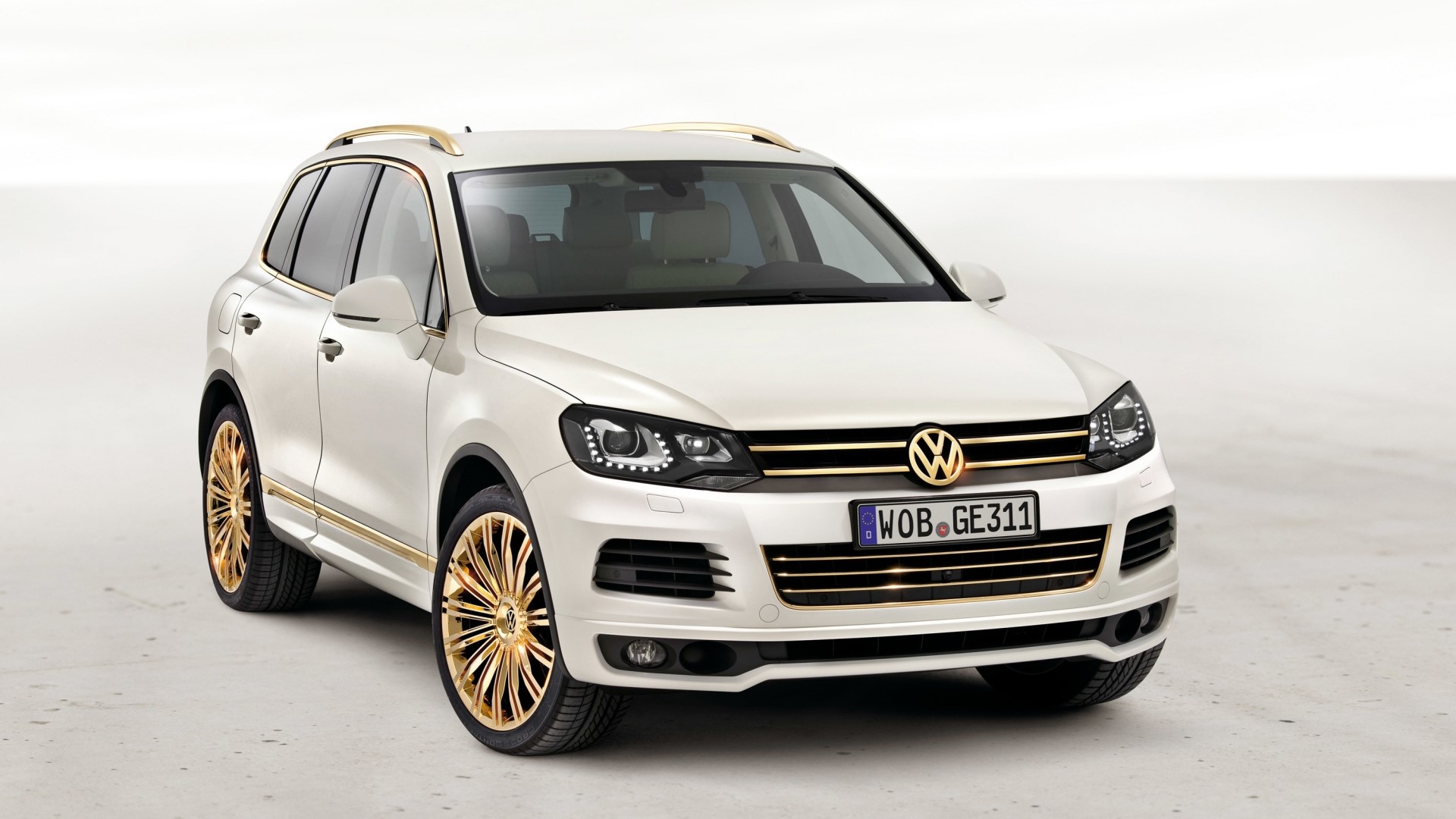 White Volkswagen Touareg with gold accents HD Wallpaper