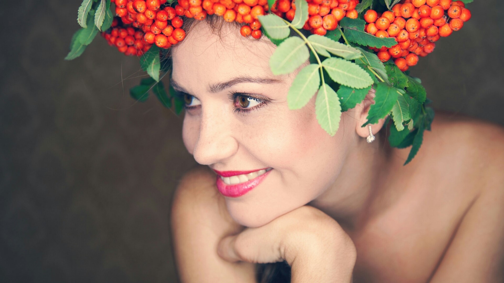 Woman with Rowan Berry Wreath HD Wallpaper