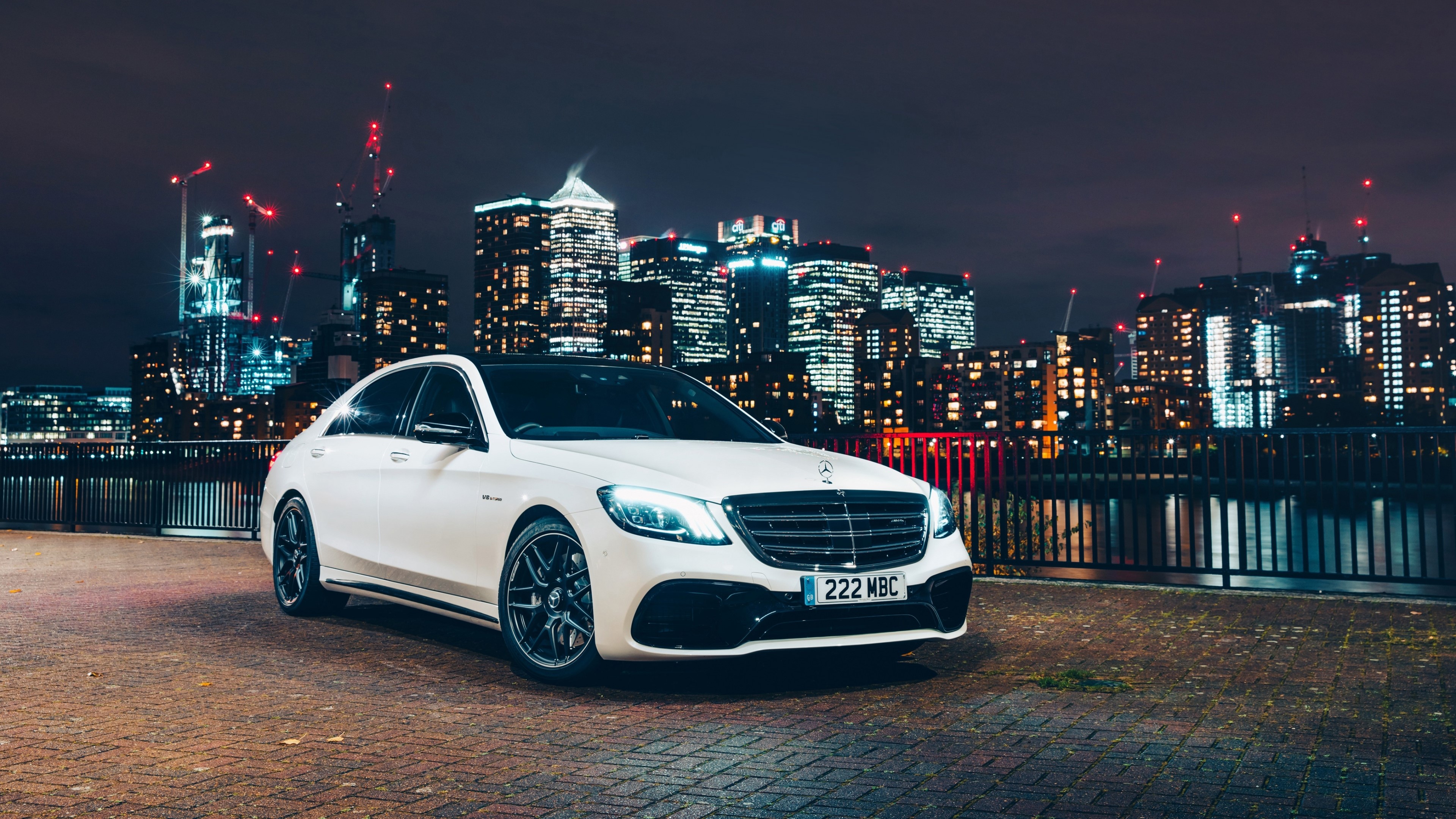 4K Mercedes-Benz S-Class in City at Night HD Wallpaper