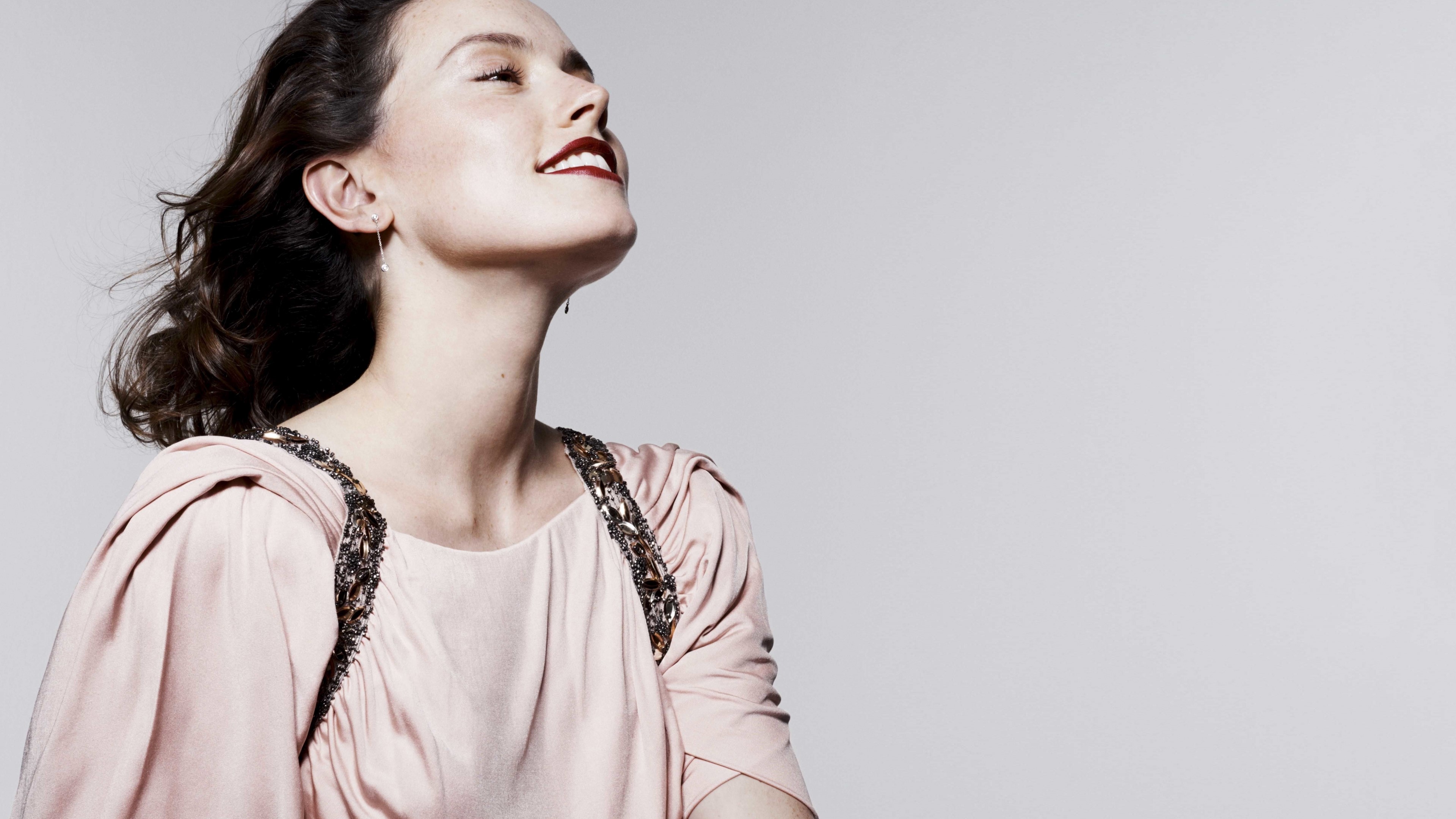 Daisy Ridley HD Wallpaper