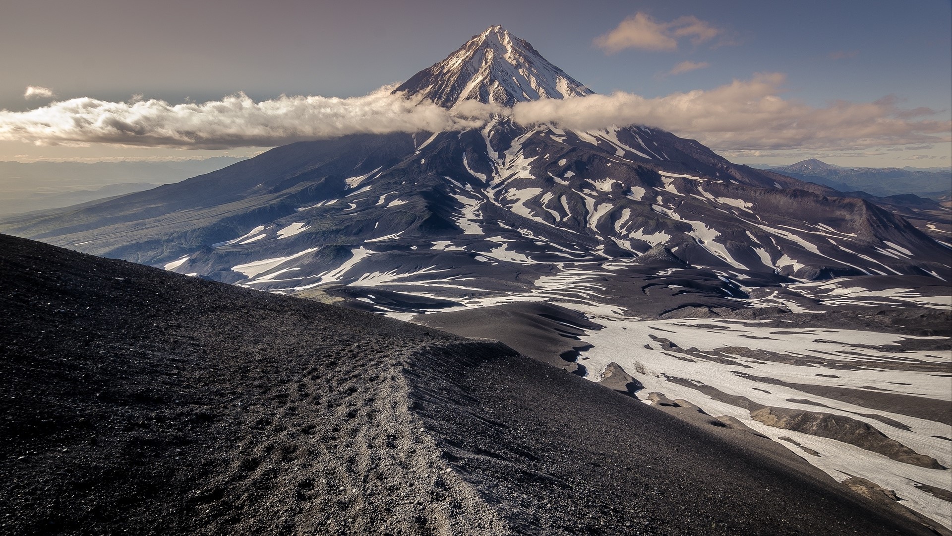 Volcano landscape in Kamchatka HD Wallpaper