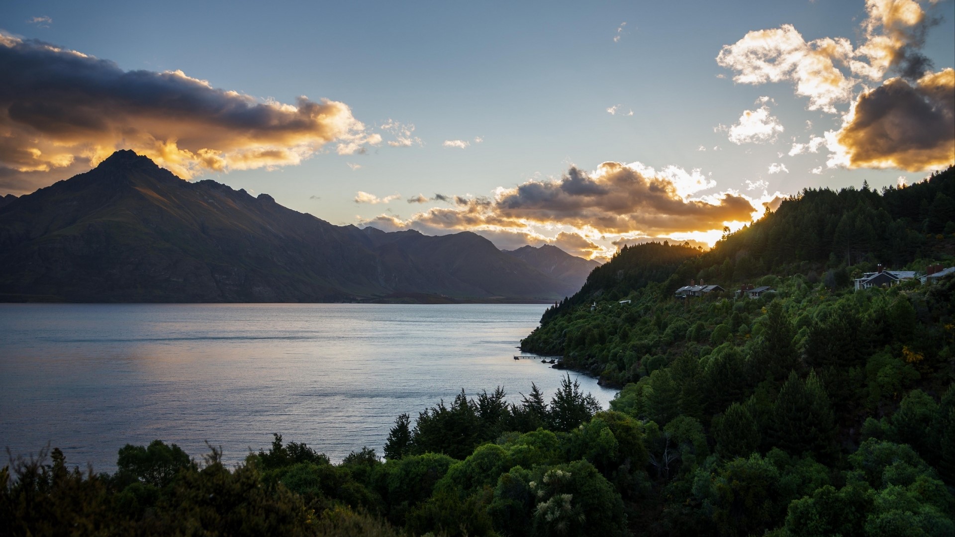 Sunset over Lake Wakatipu, Queenstown, New Zealand HD Wallpaper