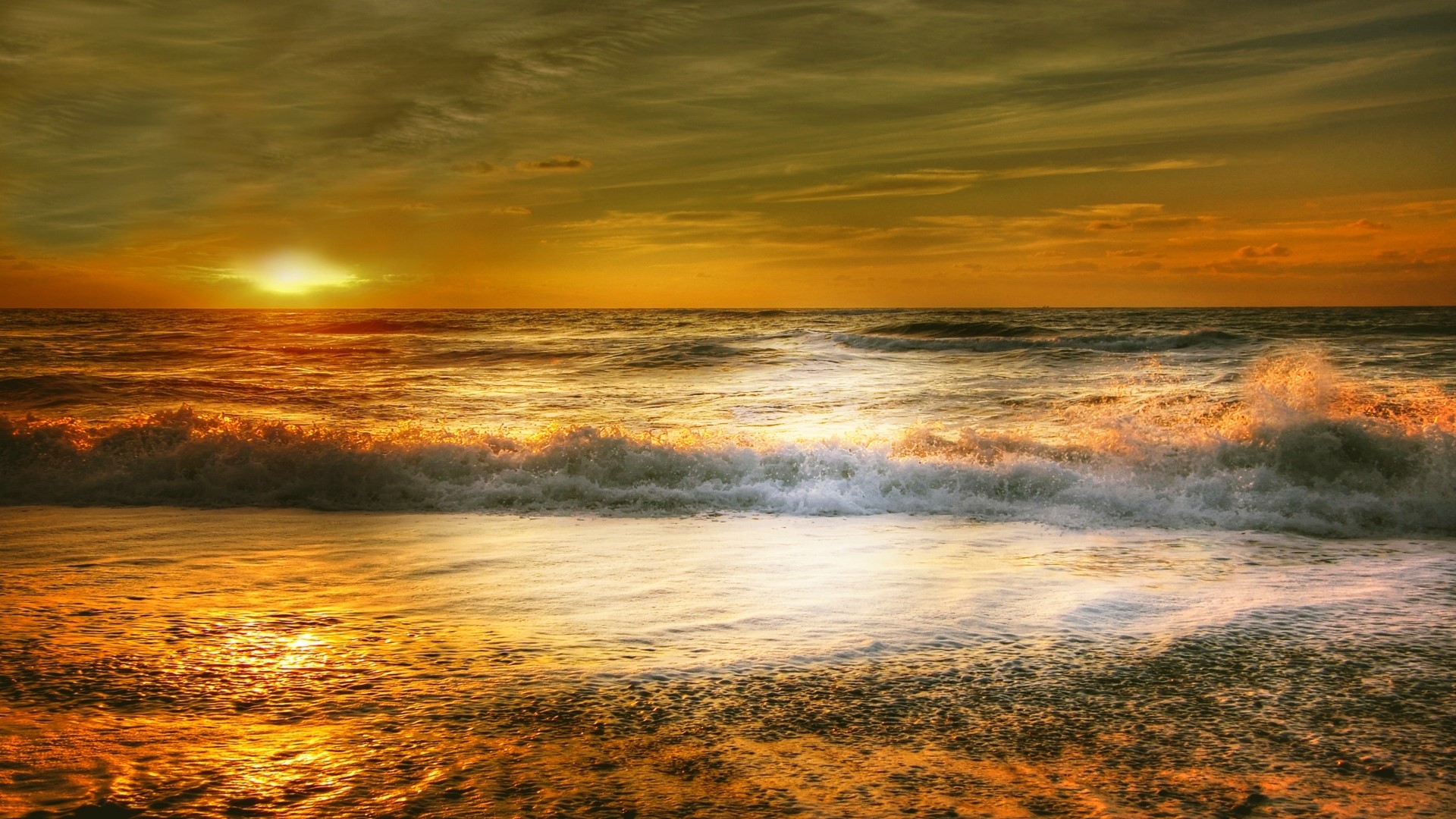 Sunset over the ocean with waves HD Wallpaper