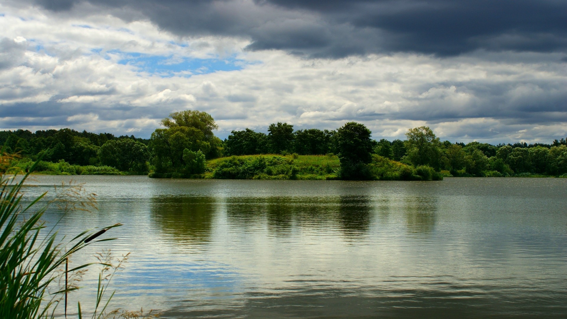Lake with trees and cloudy sky HD Wallpaper