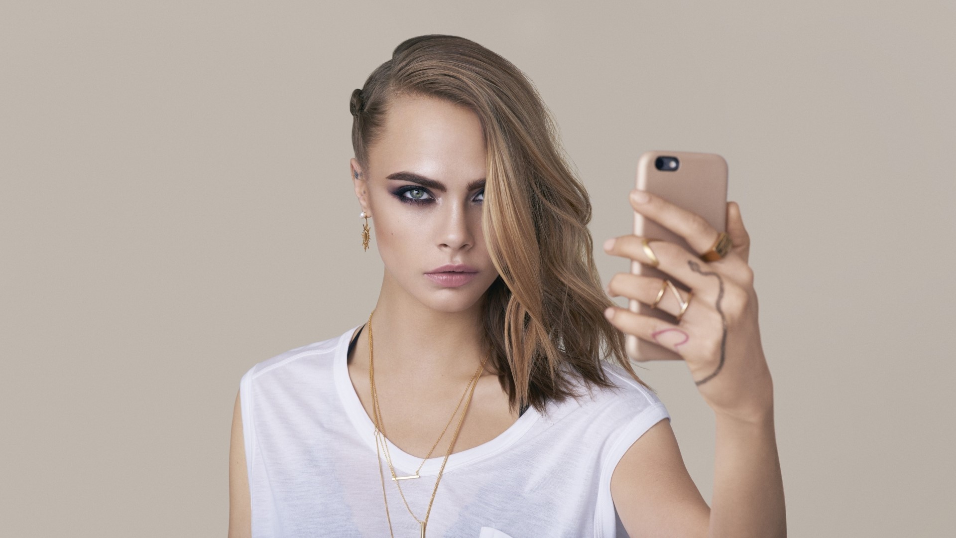 Cara Delevingne taking a selfie HD Wallpaper