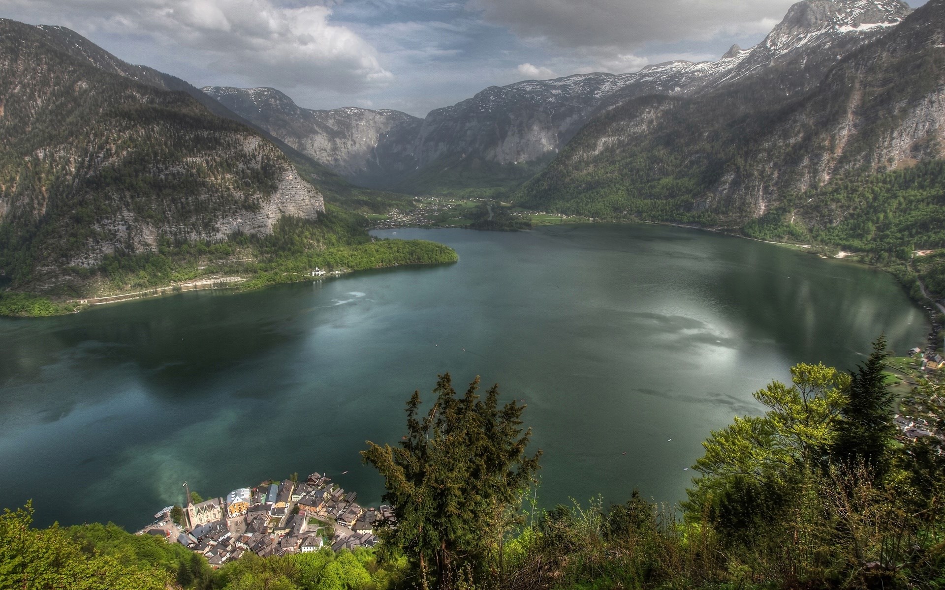 Hallstatt, Austria: Lake and Mountains HD Wallpaper