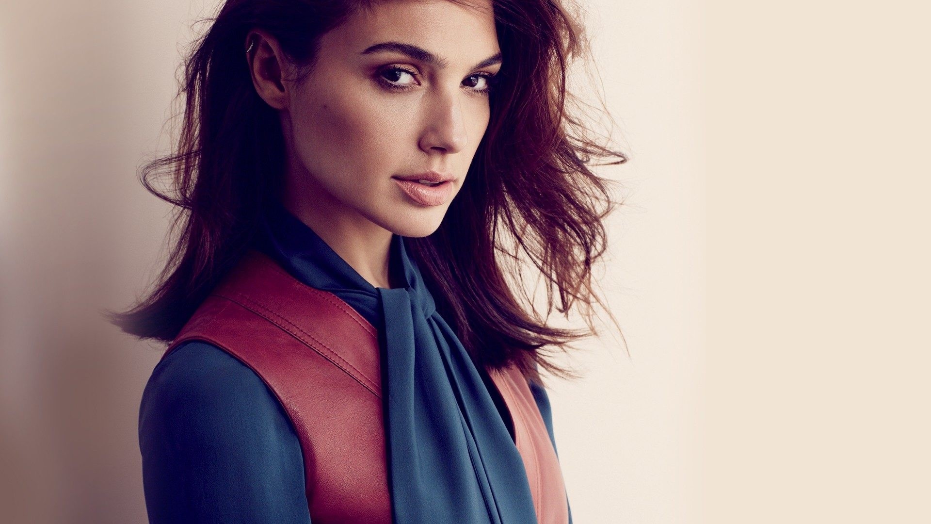 Gal Gadot HD Wallpaper