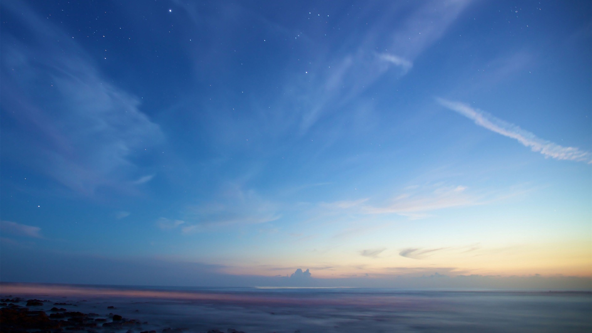 Night Sky Over Ocean with Stars HD Wallpaper