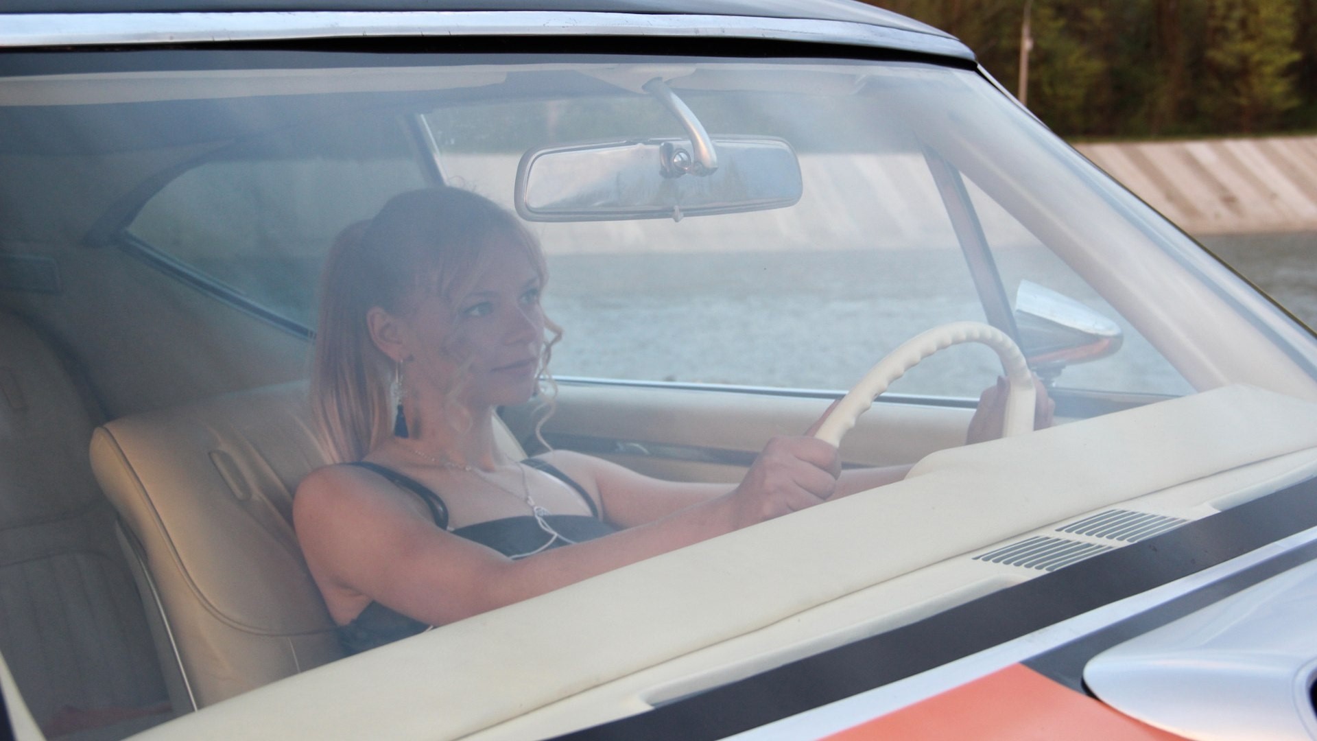 Woman driving a vintage car HD Wallpaper