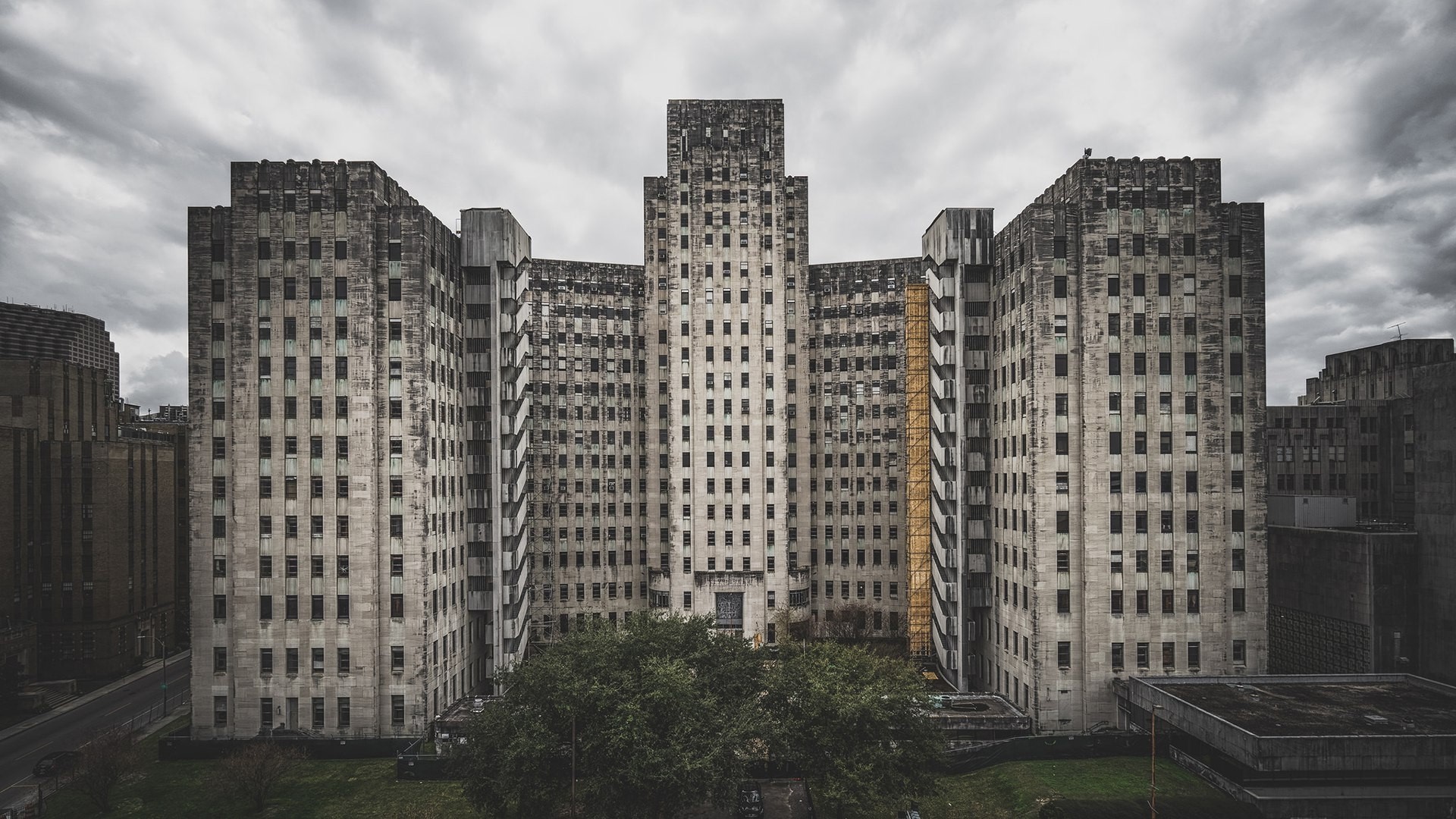 Abandoned hospital in New Orleans HD Wallpaper