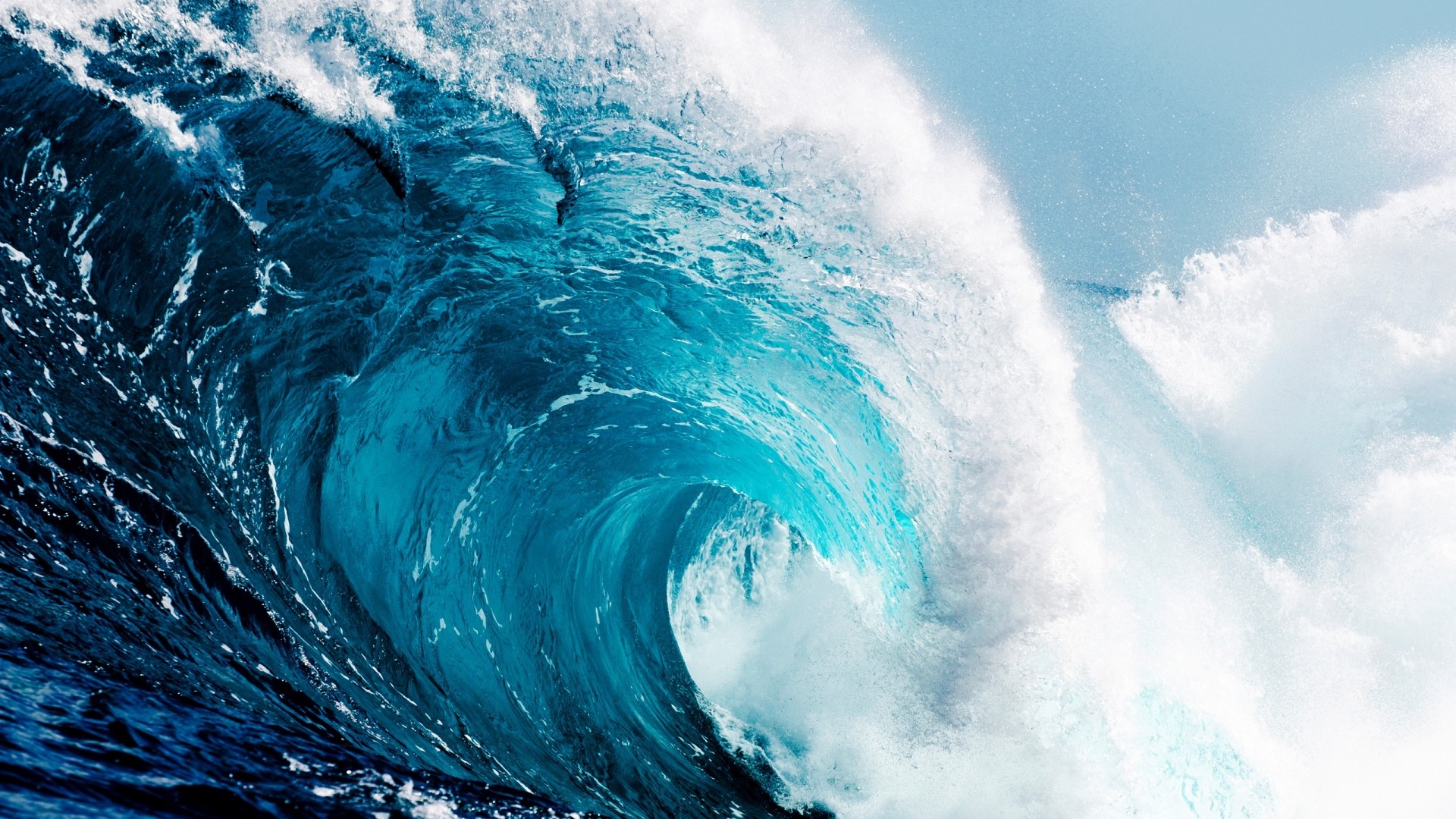 Massive blue ocean wave crashing HD Wallpaper