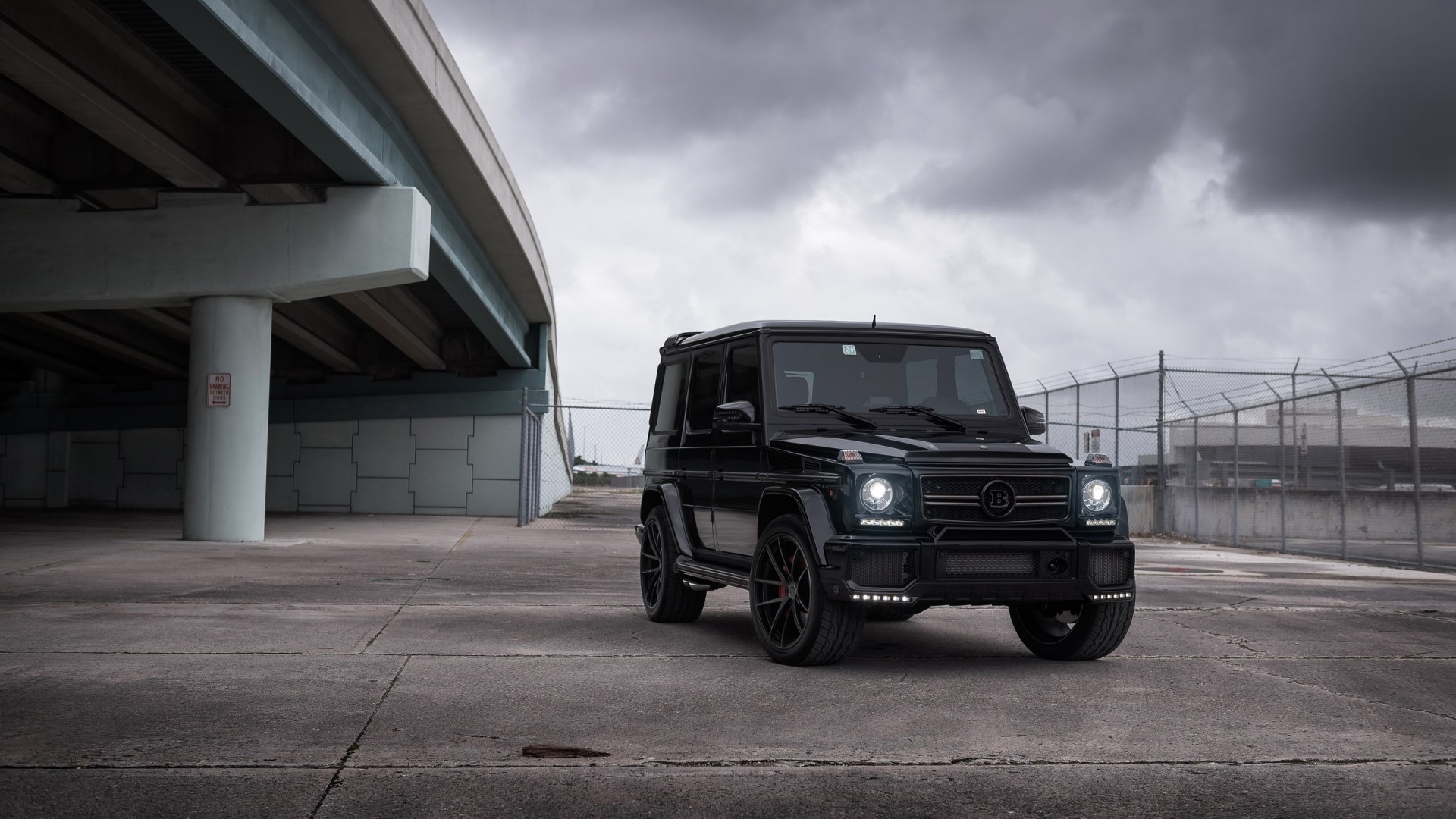Black Mercedes-Benz G63 AMG under a bridge HD Wallpaper