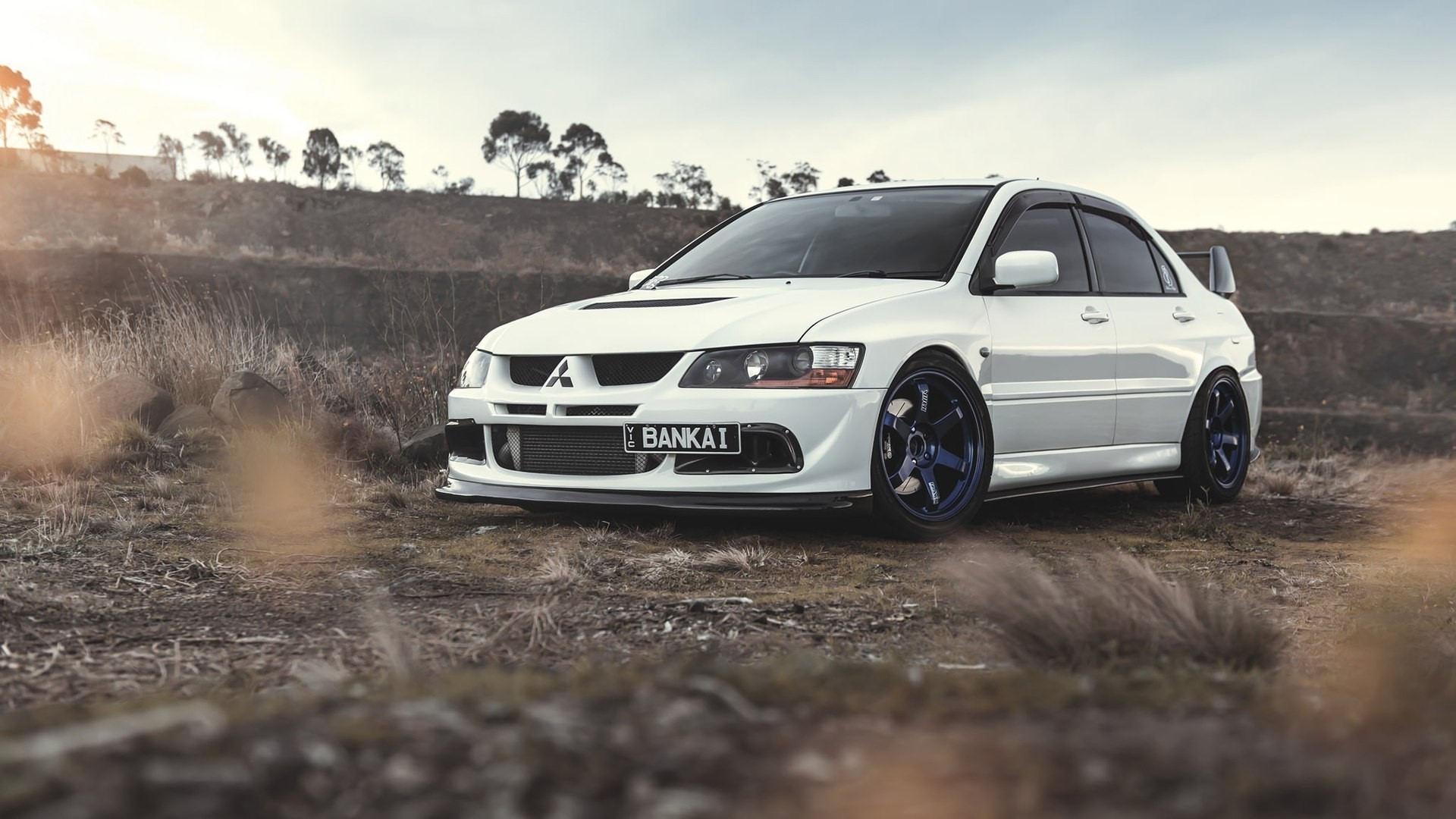 White Mitsubishi Lancer Evolution parked outdoors HD Wallpaper