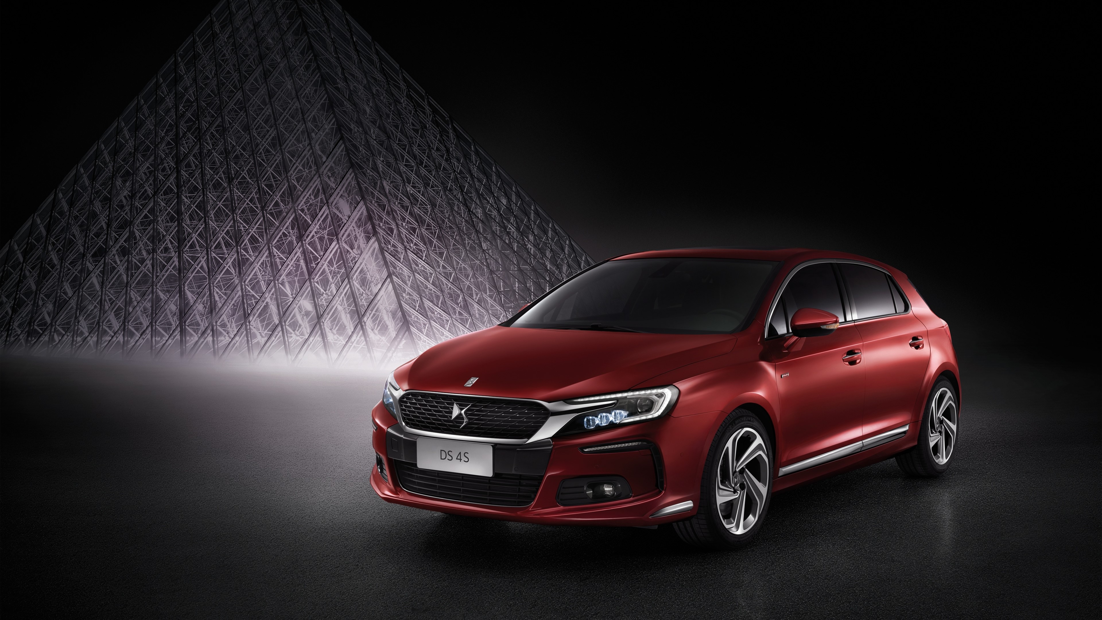 4K Citroen DS 4 in front of Louvre Pyramid HD Wallpaper