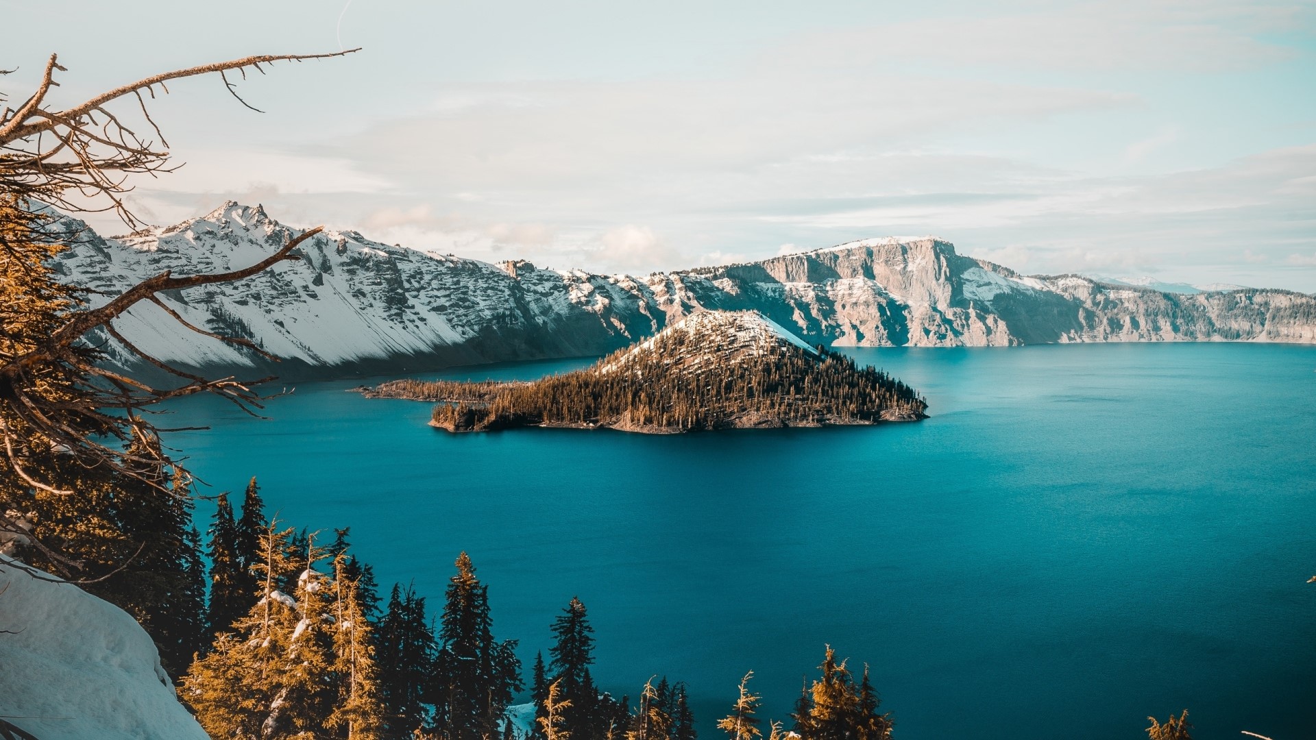 Crater Lake National Park with Wizard Island HD Wallpaper