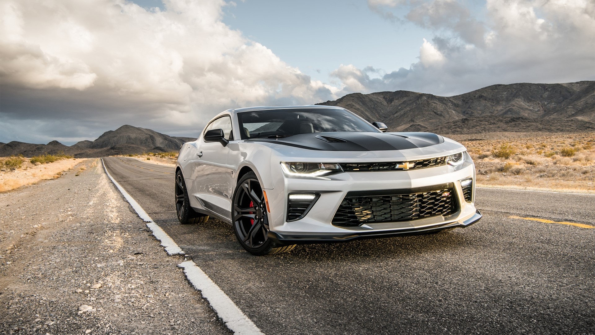 White Chevrolet Camaro on a Desert Road HD Wallpaper