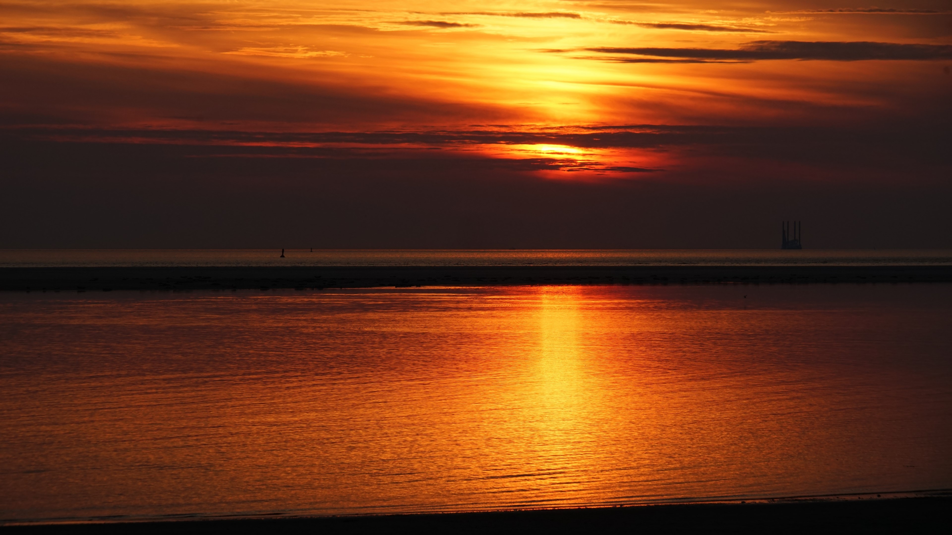 4K Sunset Over the Ocean HD Wallpaper