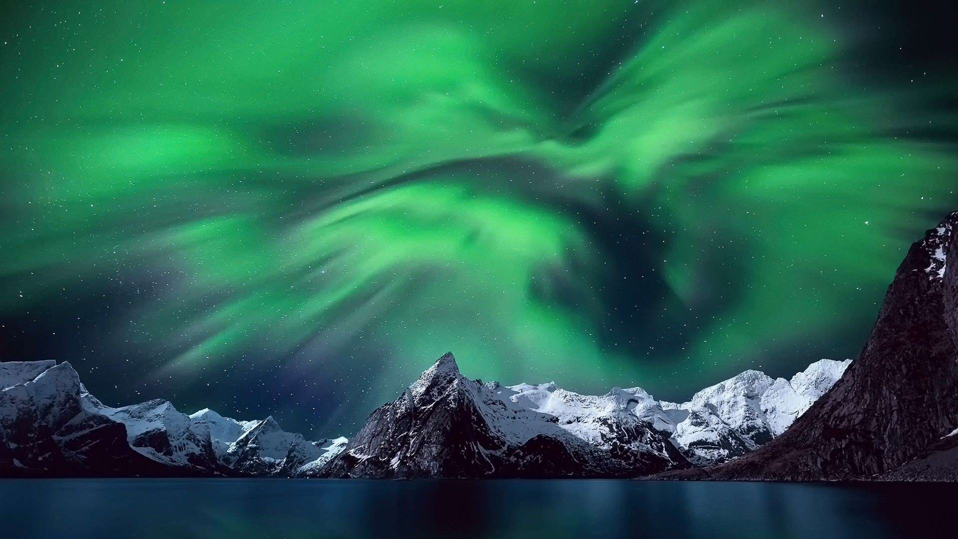 Aurora Borealis over Lofoten Islands, Norway HD Wallpaper