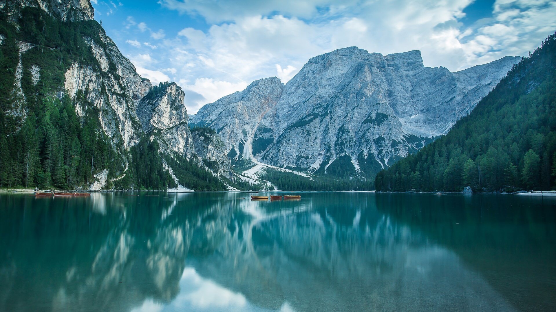Lake and mountains in the Dolomites HD Wallpaper