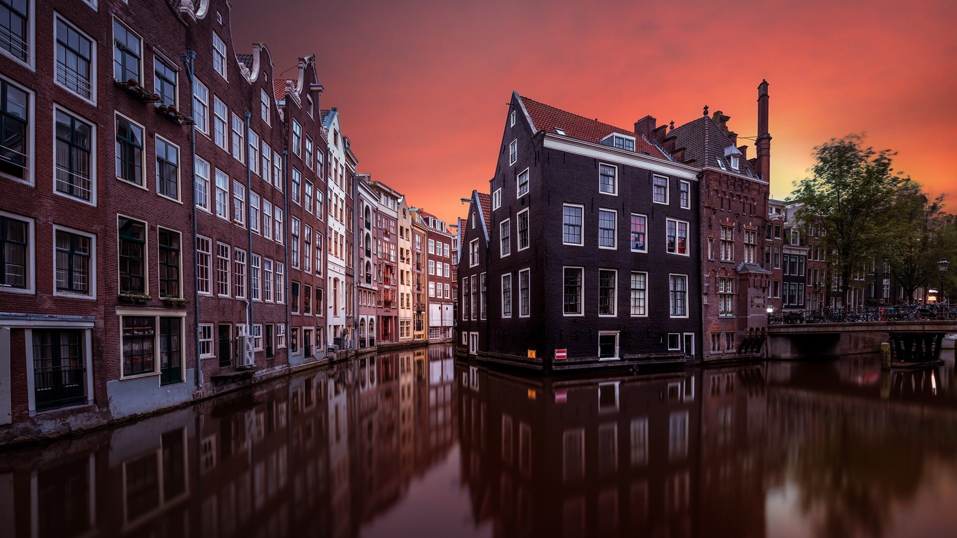 Amsterdam canal houses at sunset HD Wallpaper