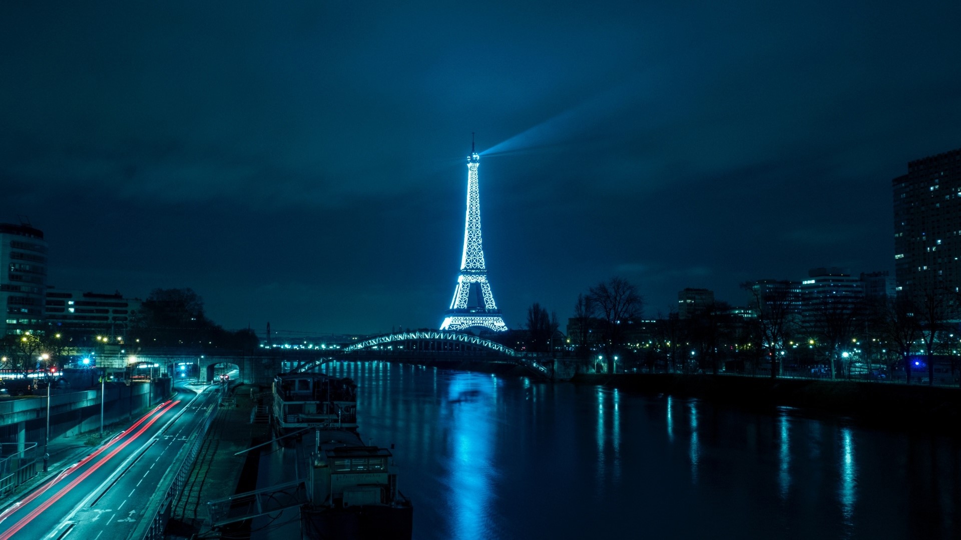 Eiffel Tower at Night HD Wallpaper