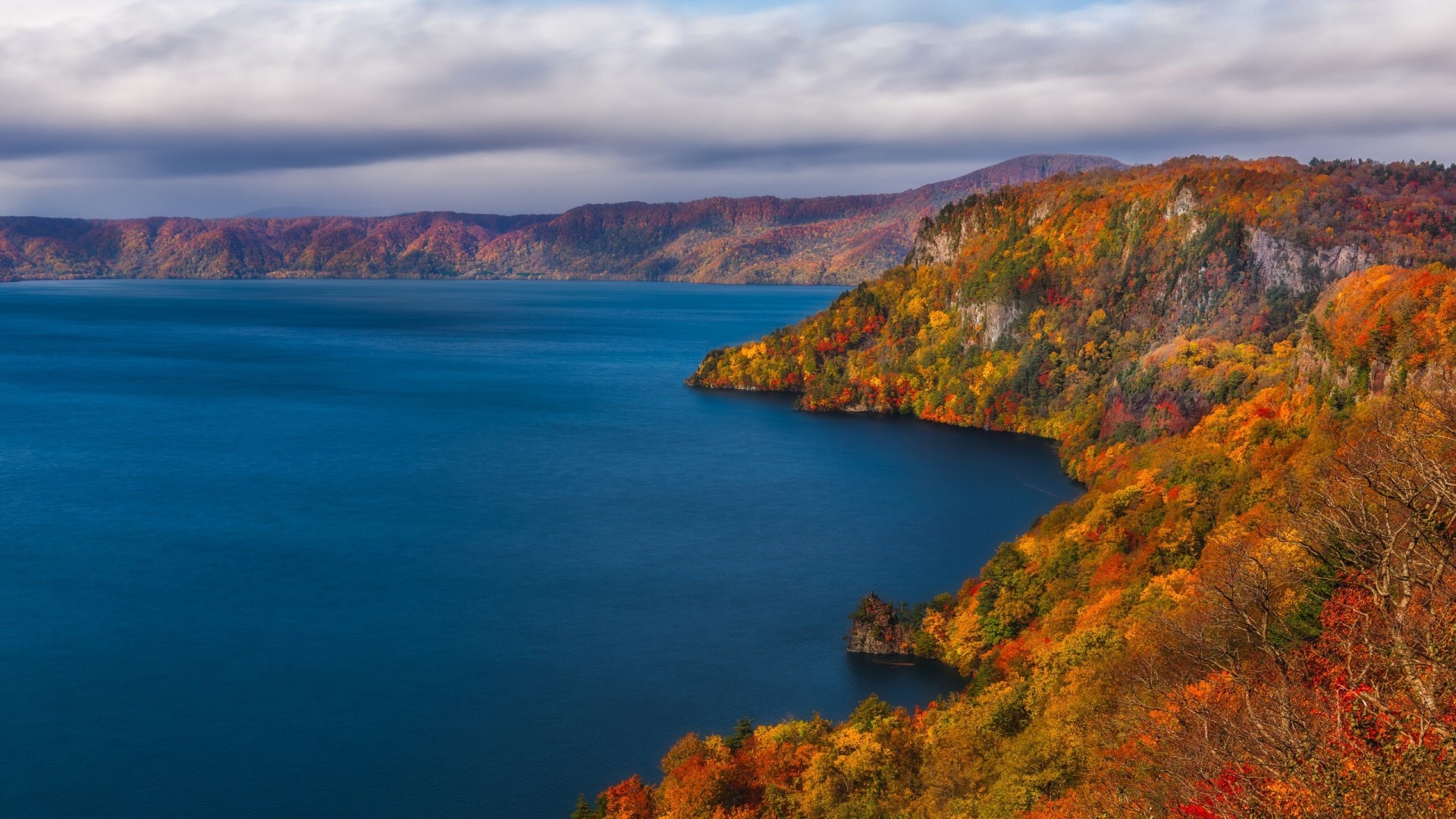 Lake Towada in Autumn, Japan HD Wallpaper