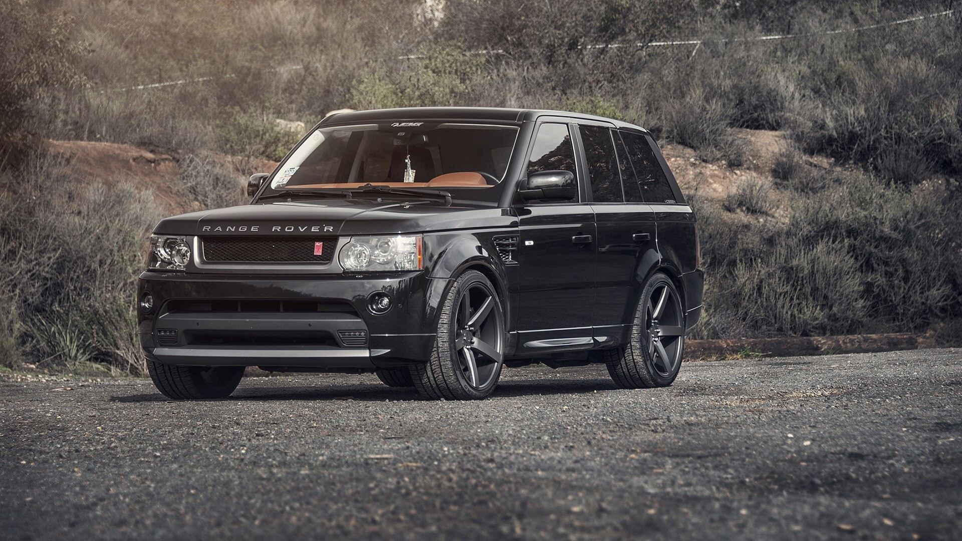 Black Range Rover Sport parked on gravel HD Wallpaper
