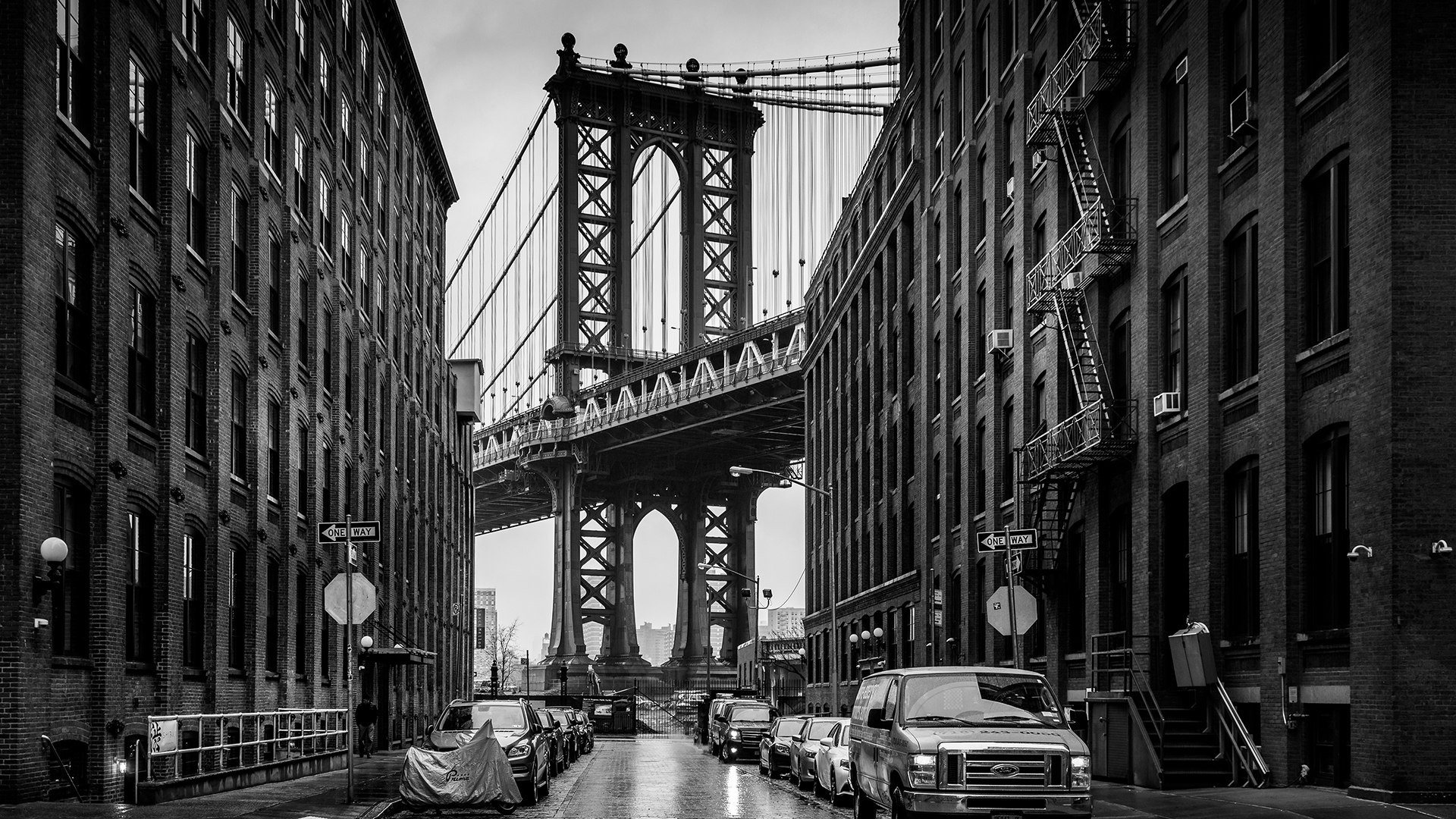Manhattan Bridge and Brick Buildings in New York City HD Wallpaper