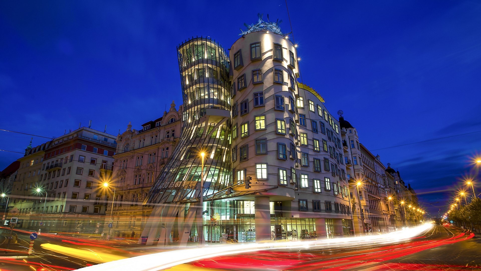 Dancing House in Prague at night HD Wallpaper
