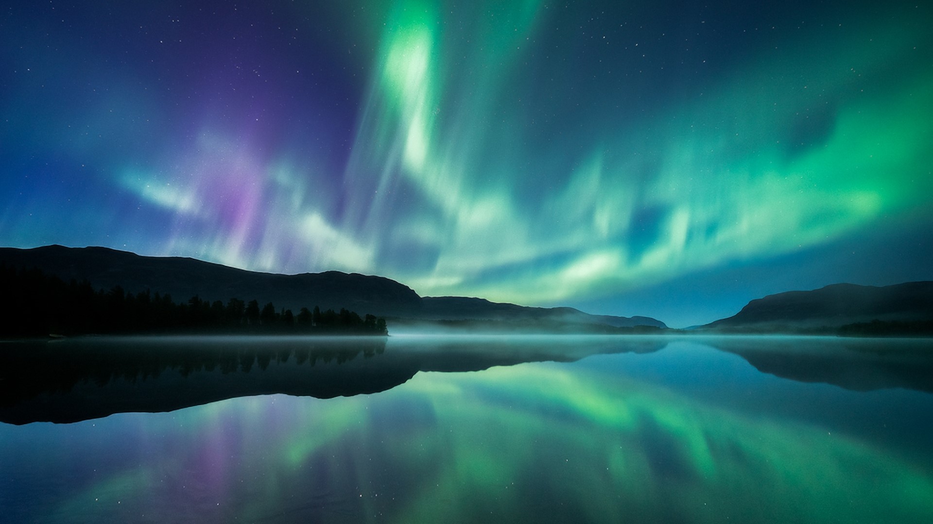 Aurora Borealis over a calm lake HD Wallpaper