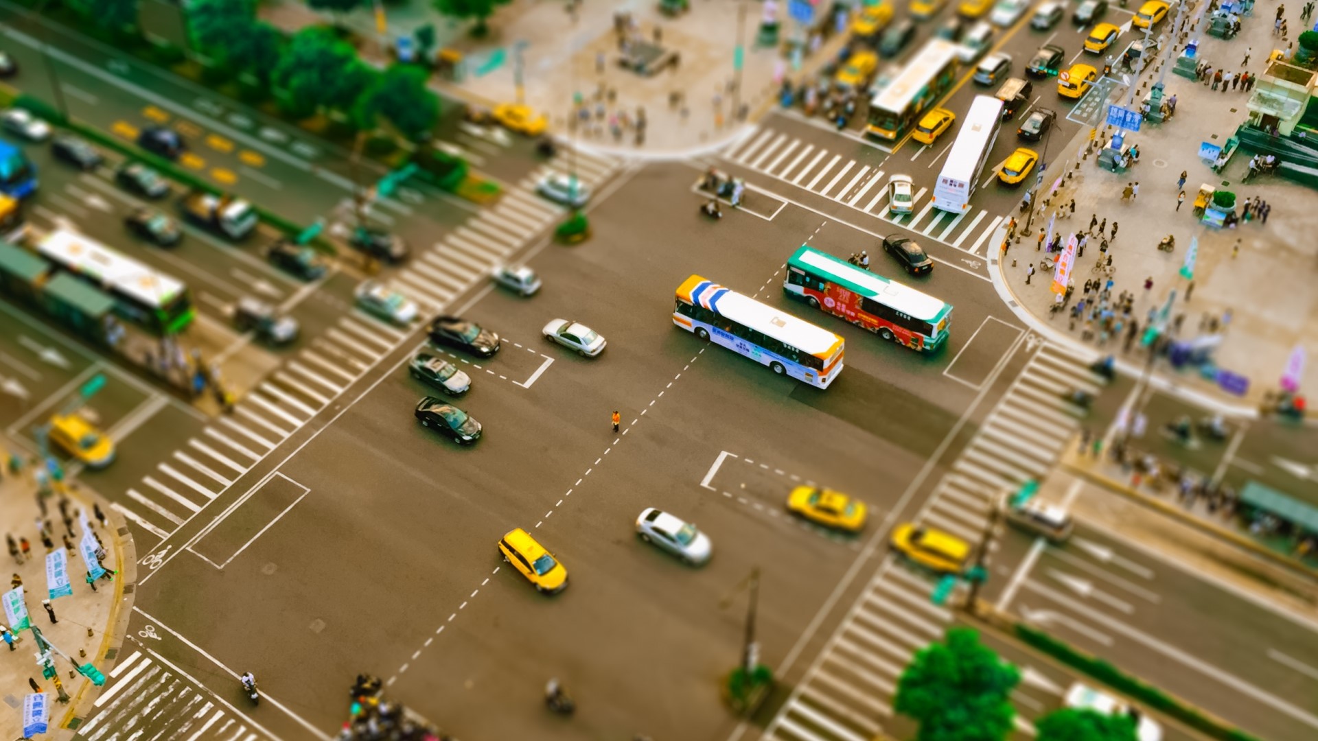 Busy City Intersection with Traffic and Pedestrians HD Wallpaper