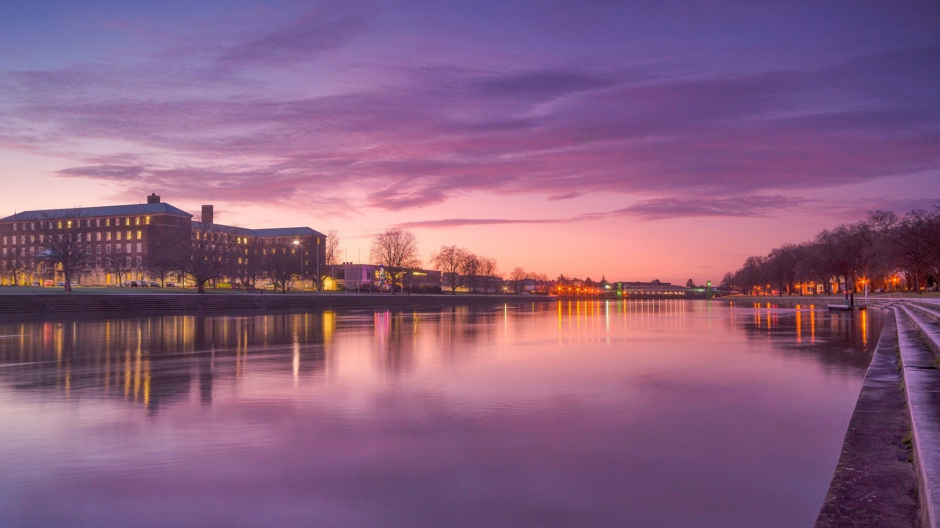 Riverfront buildings at sunset in Nottingham HD Wallpaper