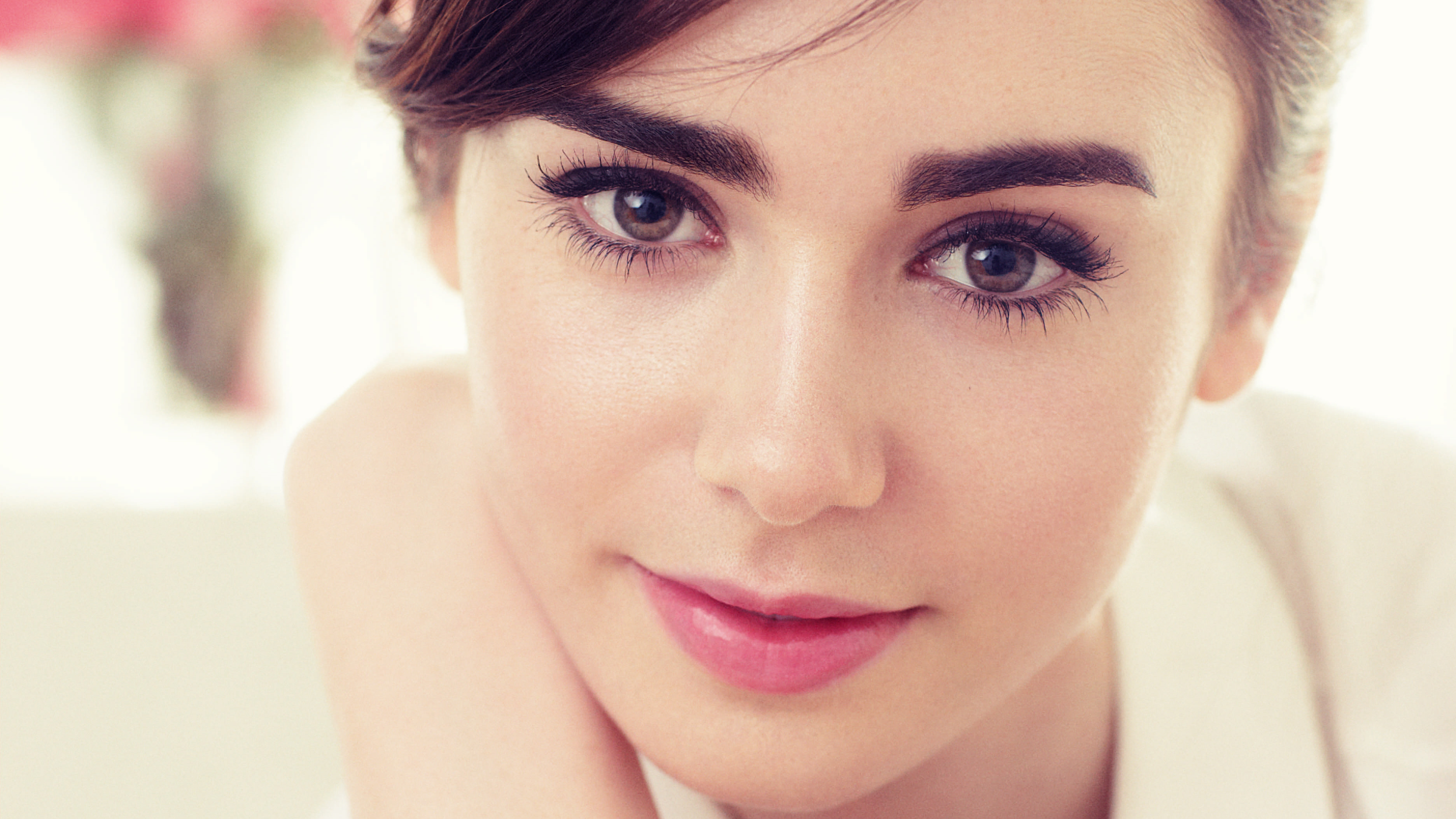 Lily Collins 4K HD Wallpaper